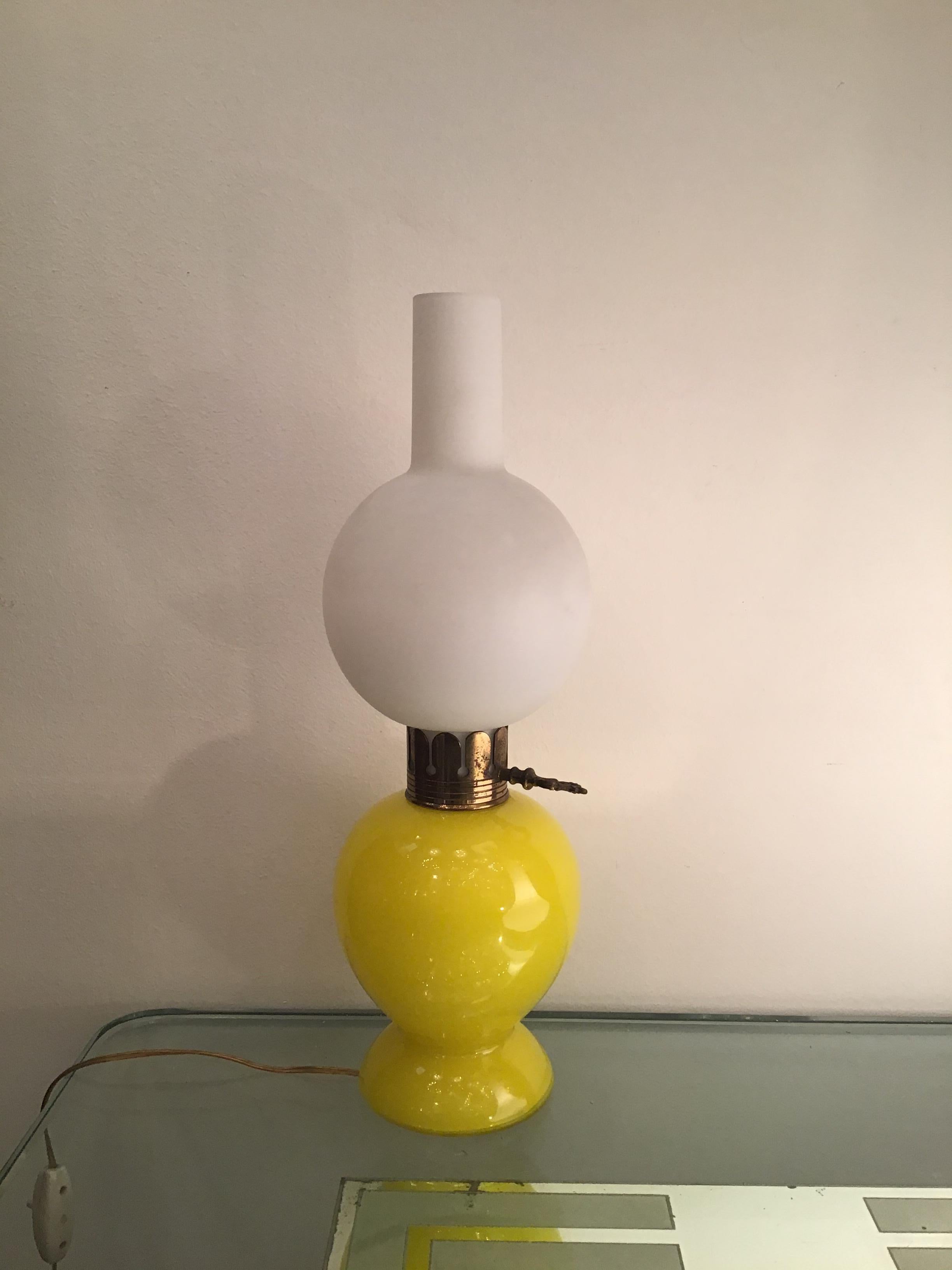 Seguso Table Lamp Brass Glass Opaline Glass 1955 Italy  In Excellent Condition For Sale In Milano, IT