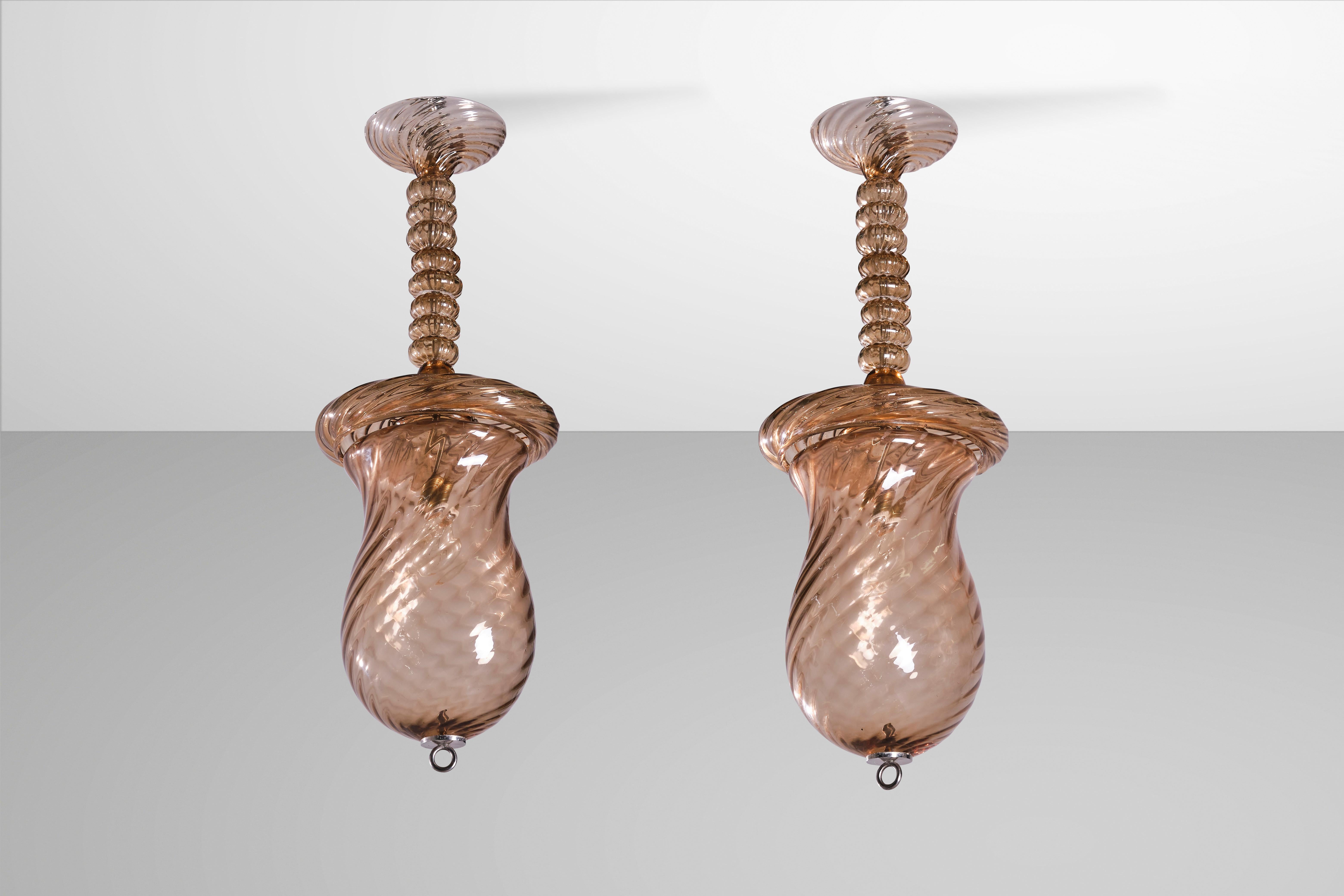 Metà XX secolo Seguso Due lampadari in vetro di Murano, design italiano, anni '40 in vendita