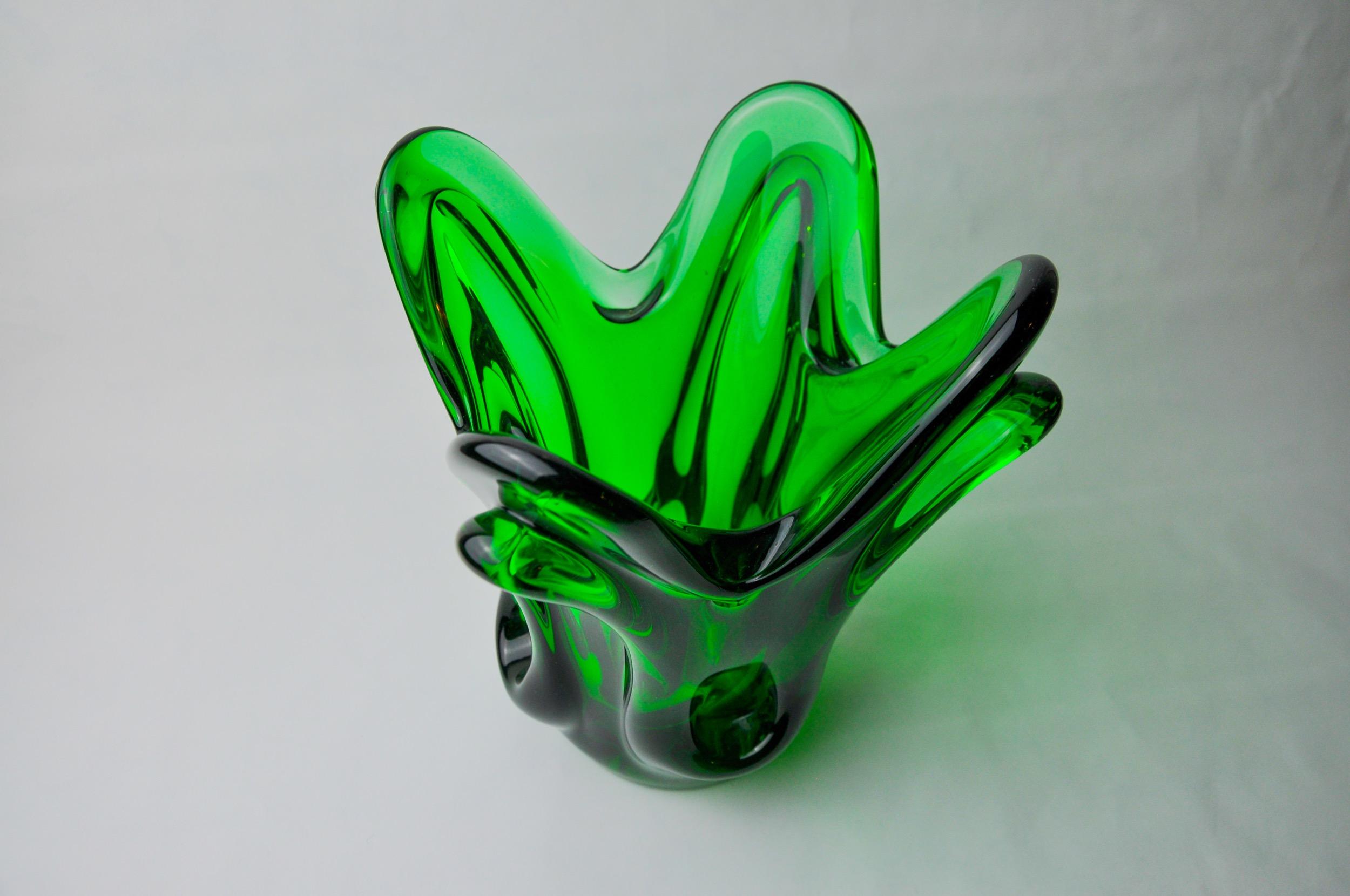 Seguso vase in green murano glass, Italy, 1960 In Good Condition For Sale In BARCELONA, ES