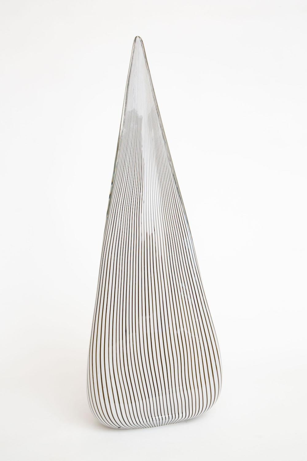 Seguso Vetri d'Arte Murano-Skulptur-Skulptur-Dreieck-Lampe aus schwarzem und weißem Muranoglas, Vintage (Moderne) im Angebot