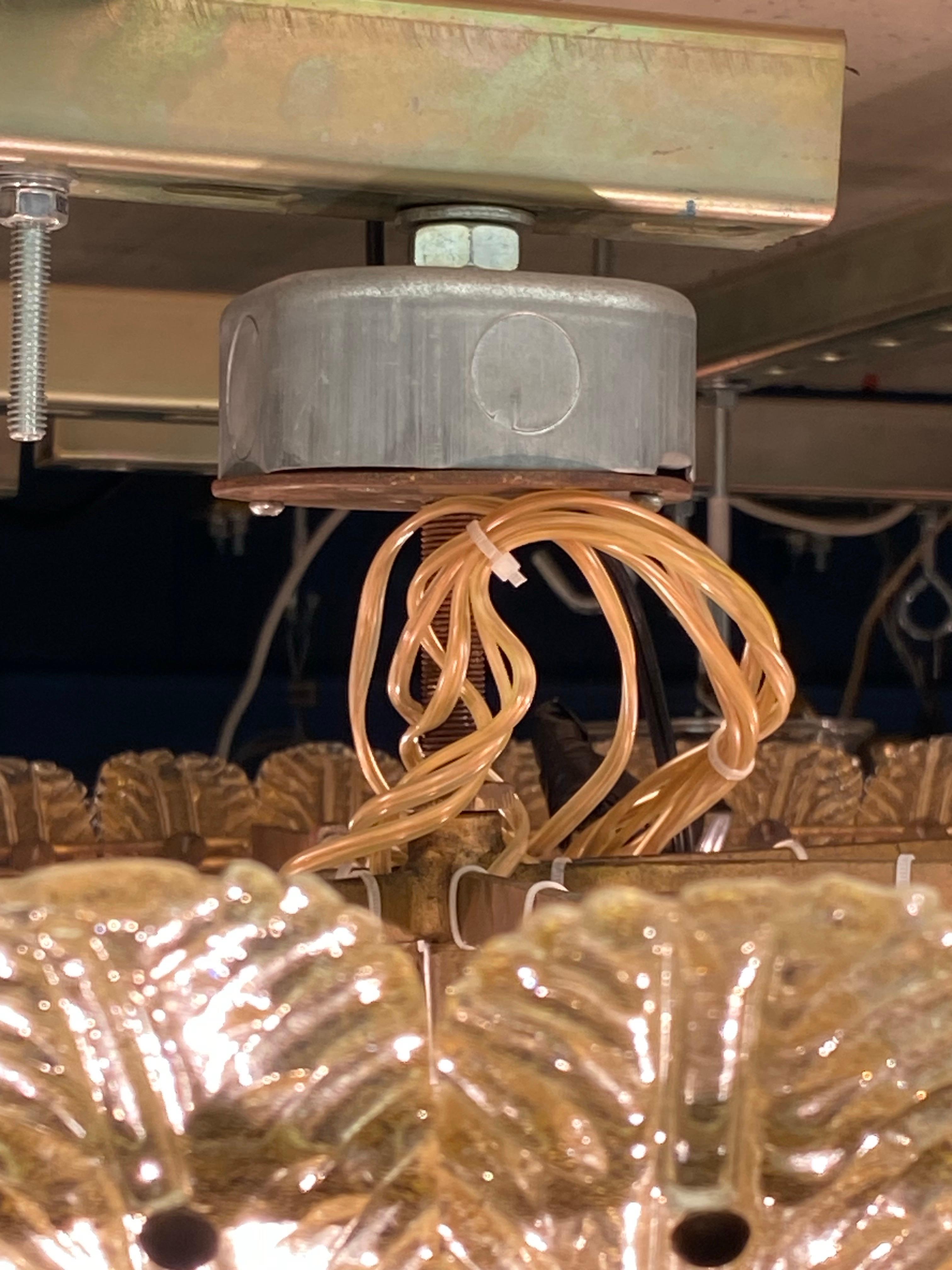 Seguso Vetri D'Arte 1950s Grand & Documented Venetian Glass Large Ceiling Light For Sale 15