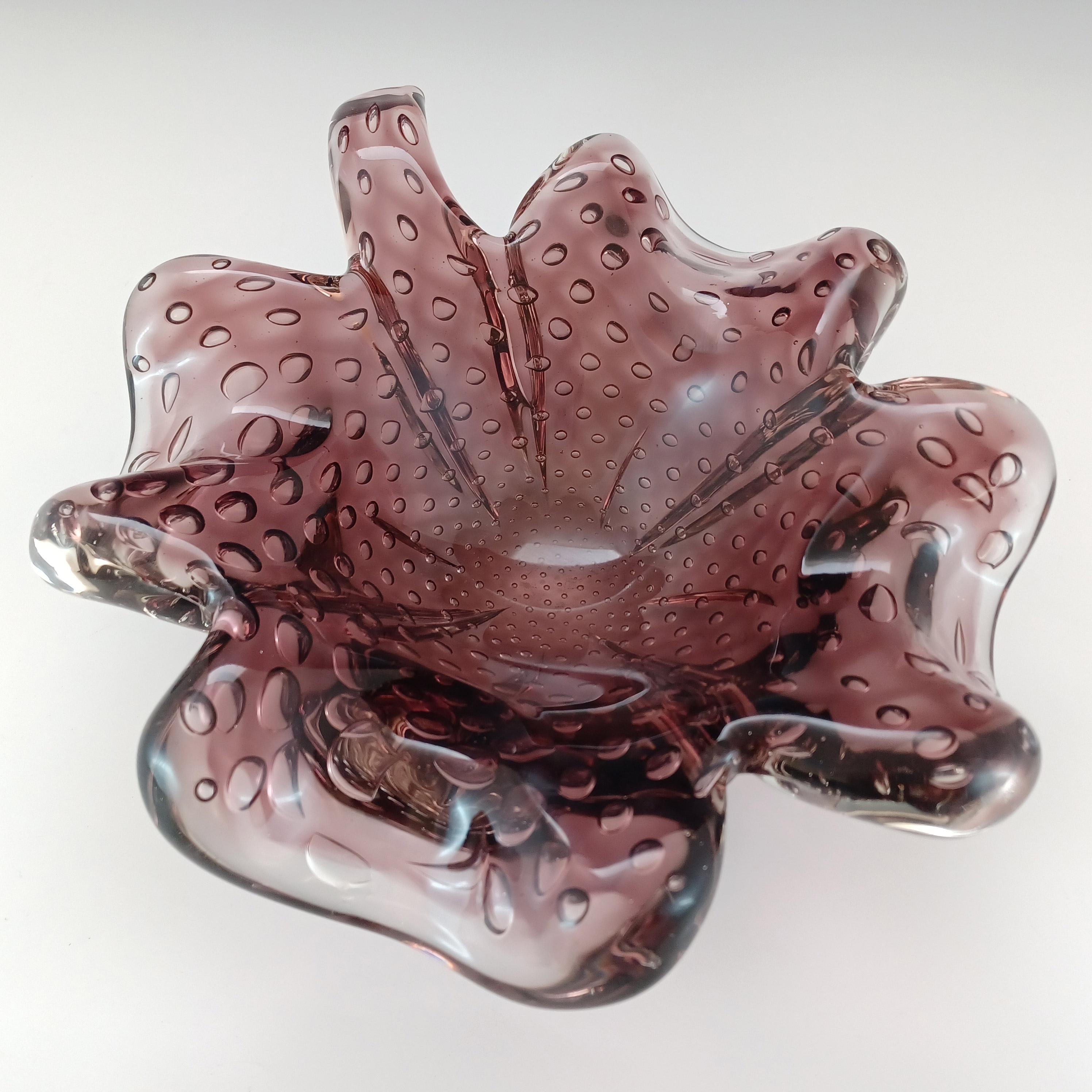 Mid-20th Century Seguso Vetri d'Arte #7610 Purple Bullicante Glass Clover Bowl