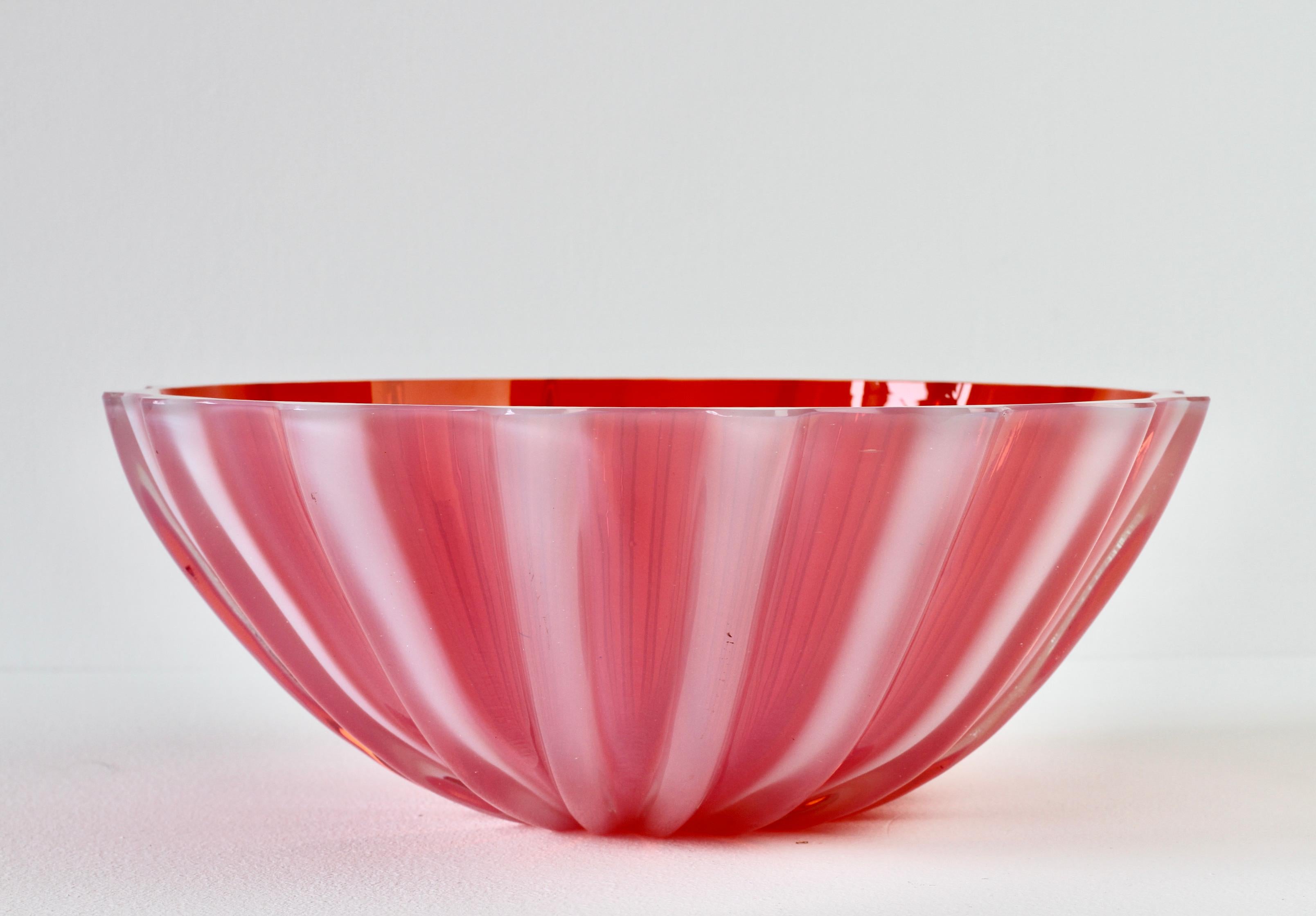 Italian Seguso Vetri d'Arte Large Red, Pink Opaline Murano Glass Fruit Bowl circa 1980s For Sale