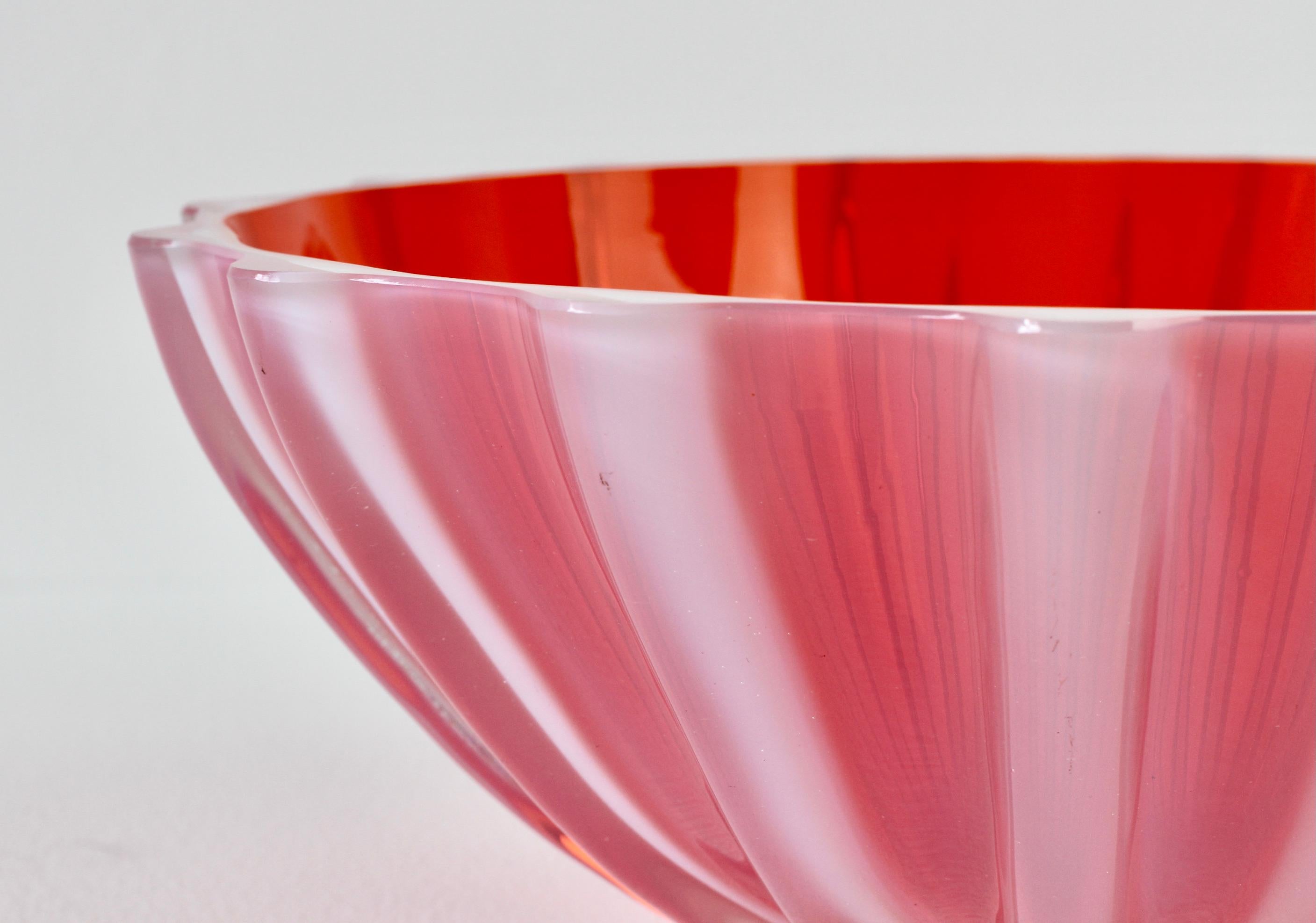 Late 20th Century Seguso Vetri d'Arte Large Red, Pink Opaline Murano Glass Fruit Bowl circa 1980s For Sale