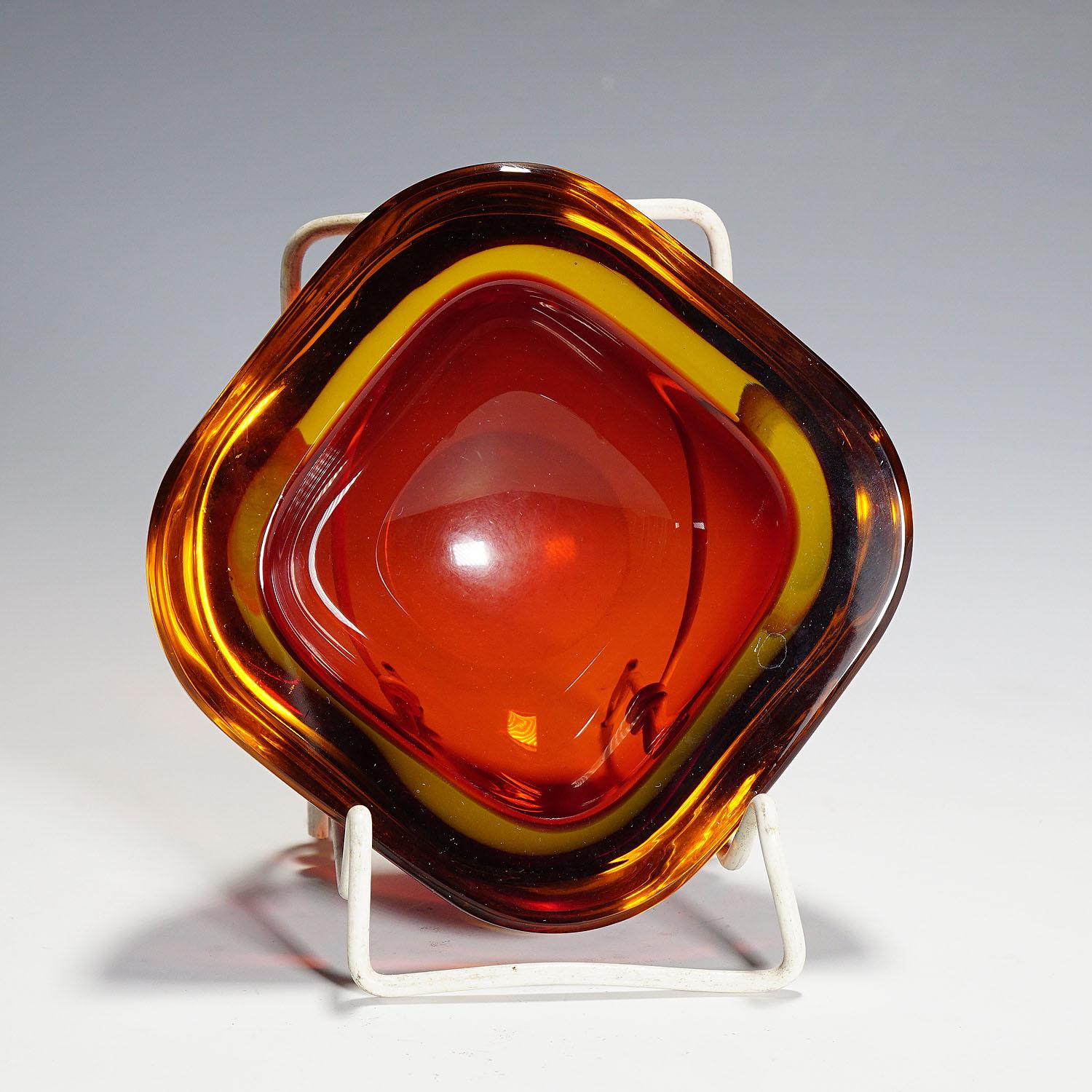 Seguso Vetri d'Arte 'attr' Murano Sommerso Glass Bowl, 1960s In Good Condition In Berghuelen, DE