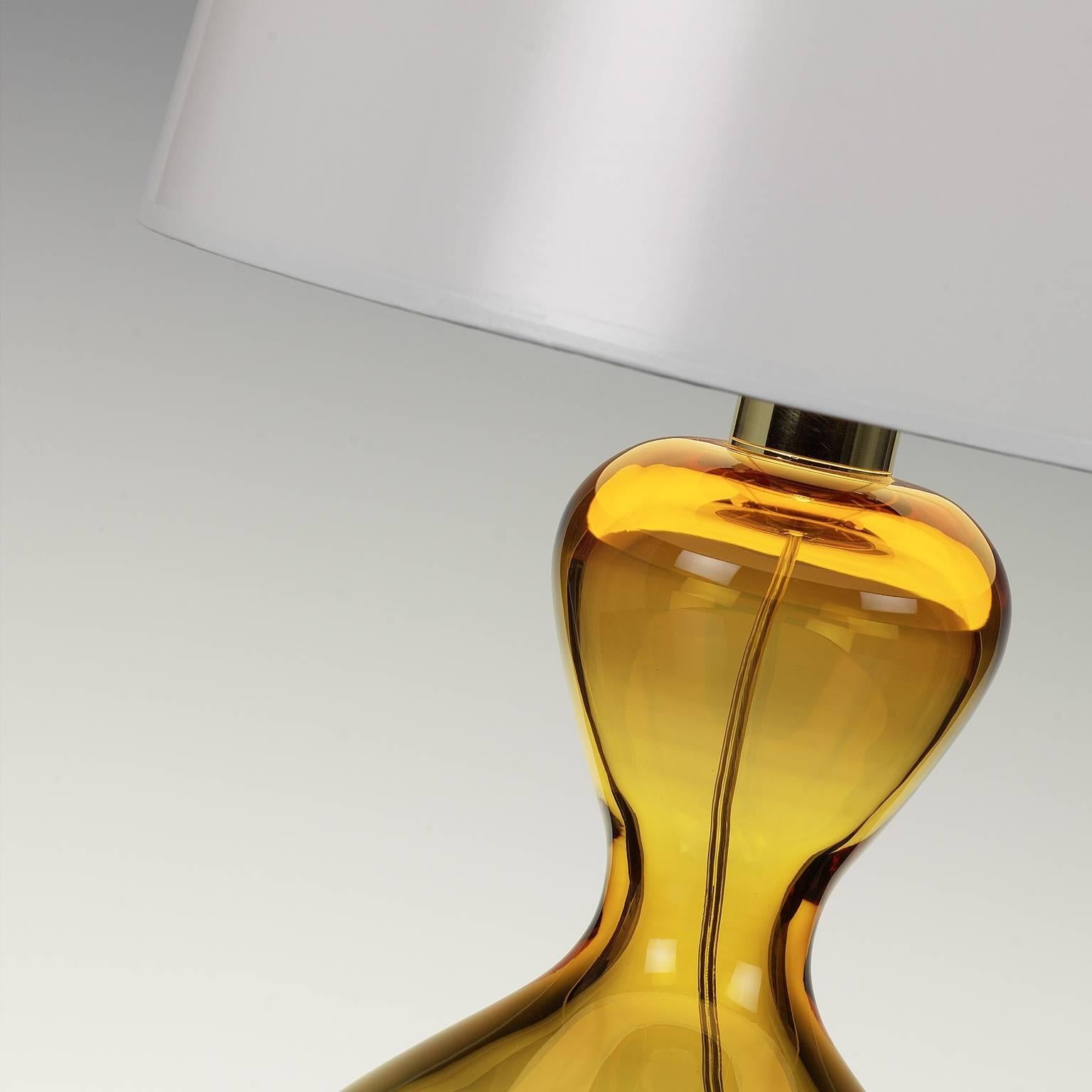 Clessidra Murano glass table lamp by Seguso Vetri d'Arte. Handmade, blown Murano glass in a sinuous and delicate silhouette, reminiscent of the shape of an hour glass, or 