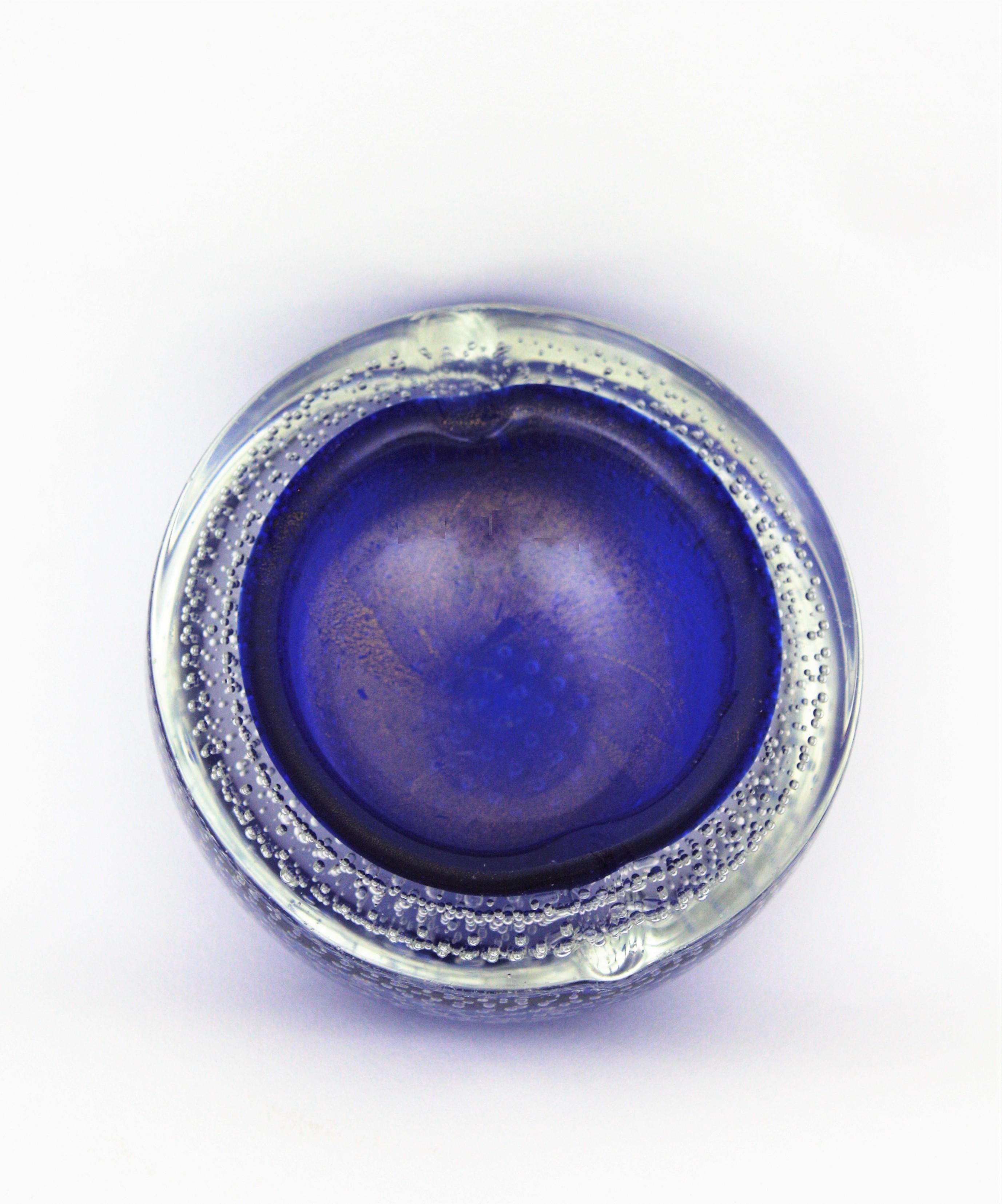 Seguso Vetri d'Arte Murano Bullicante Blue Art Glass Bowl / Ashtray For Sale 3