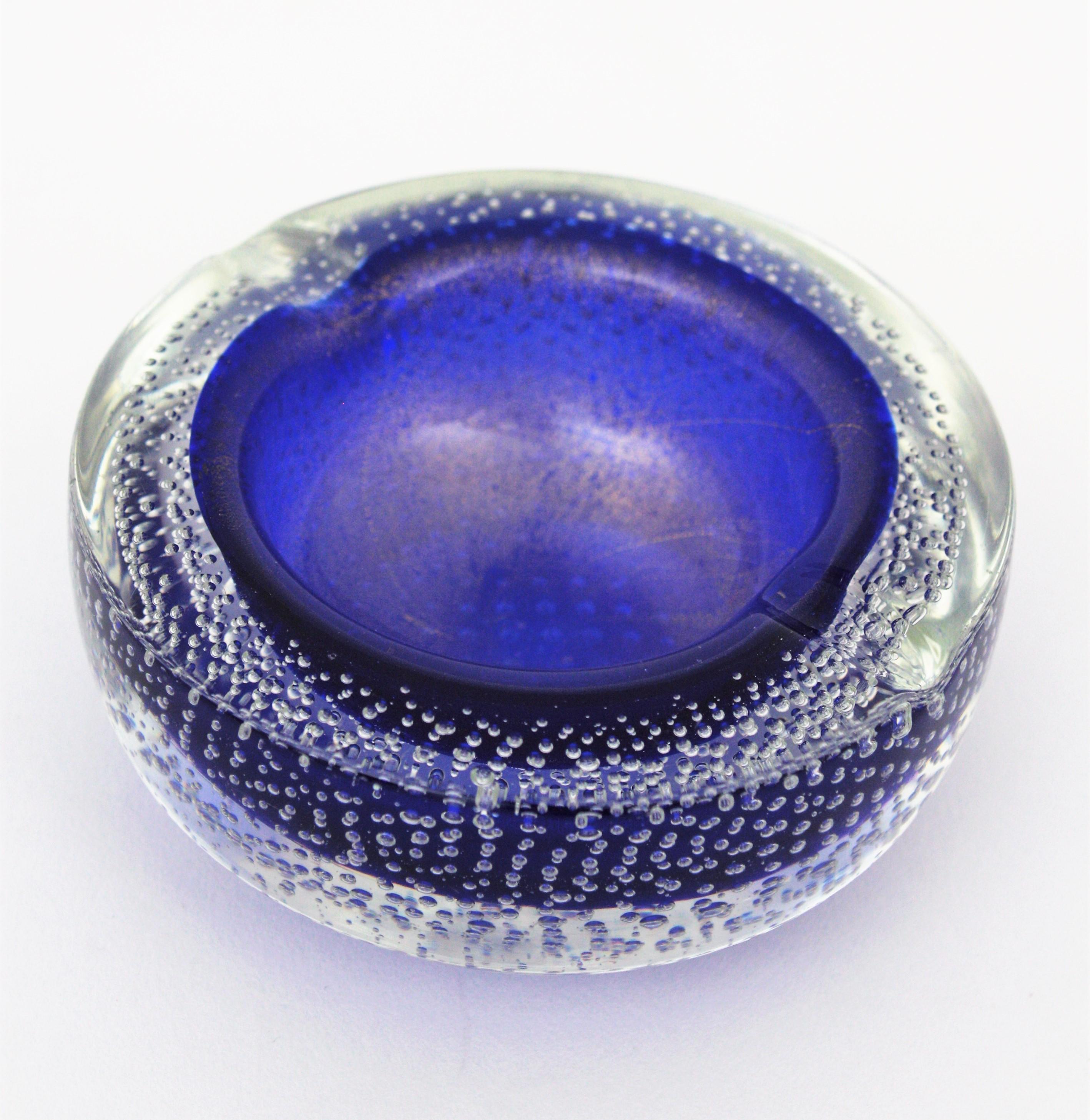 Seguso Vetri d'Arte Murano Bullicante Blue Art Glass Bowl / Ashtray For Sale 4