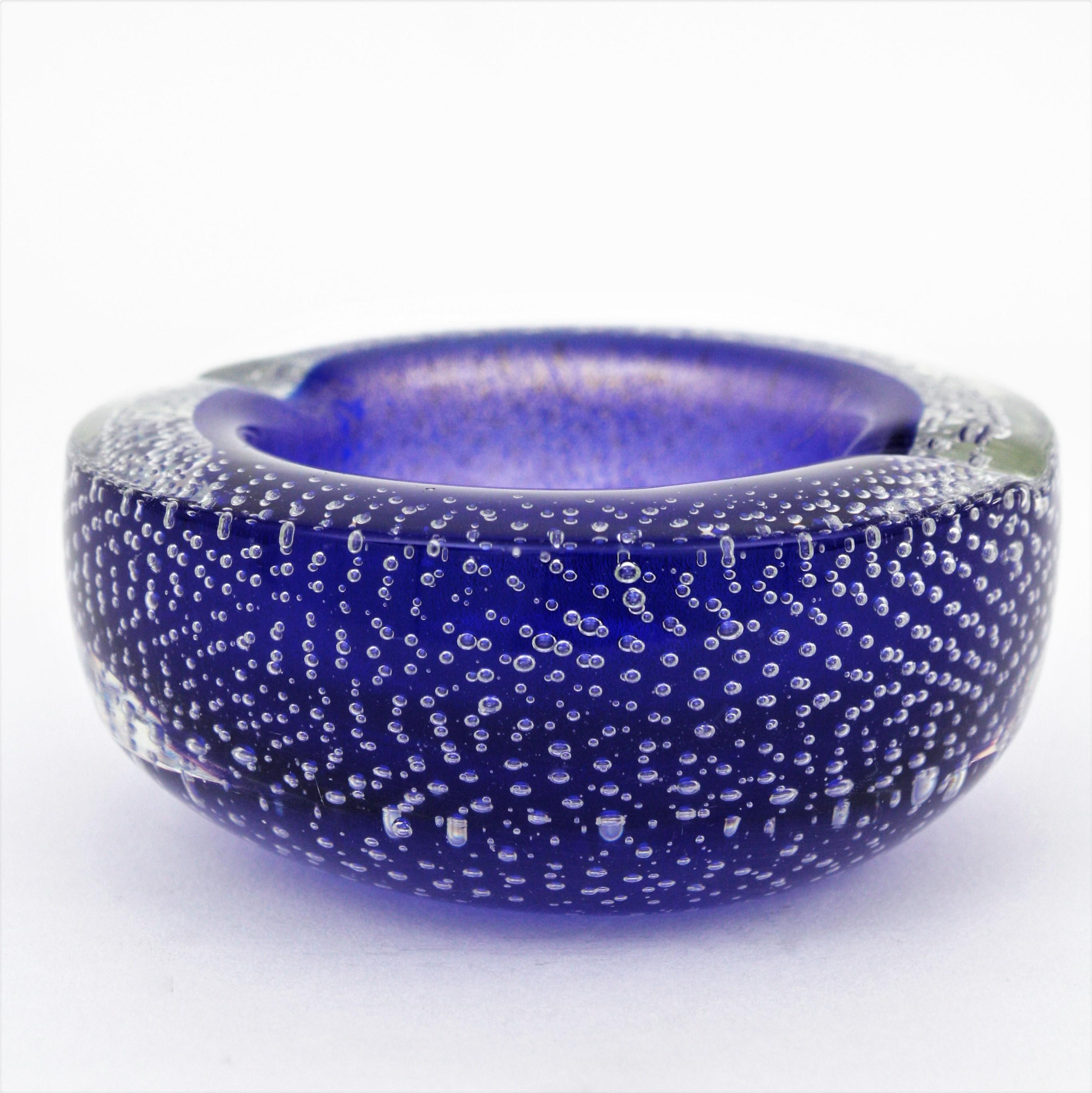20th Century Seguso Vetri d'Arte Murano Bullicante Blue Art Glass Bowl / Ashtray For Sale