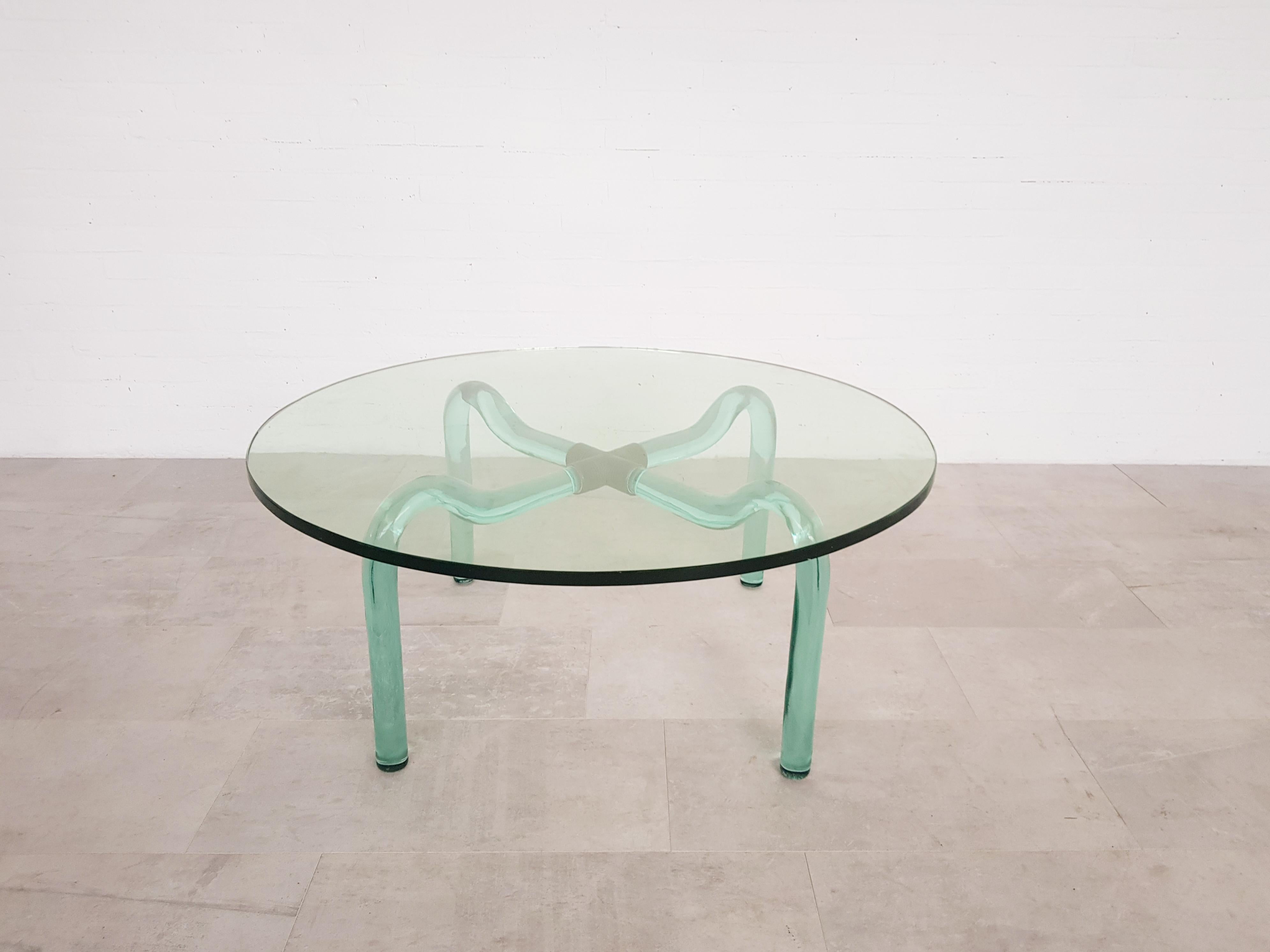 Art Deco glass coffee table produced by Seguso in the 1950s. Beautiful green cut-ground glass and brass connection. All original
Fits well in a chic interior inspired by Max Ingrand, Fontana Arte, Barovier & Tosso.