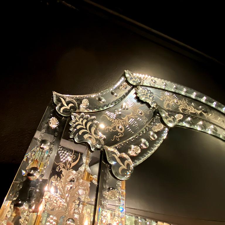 Hand-Crafted Seguso Vetri d'Arte De Le Erbe Murano Glass Antique Finished Mirror For Sale