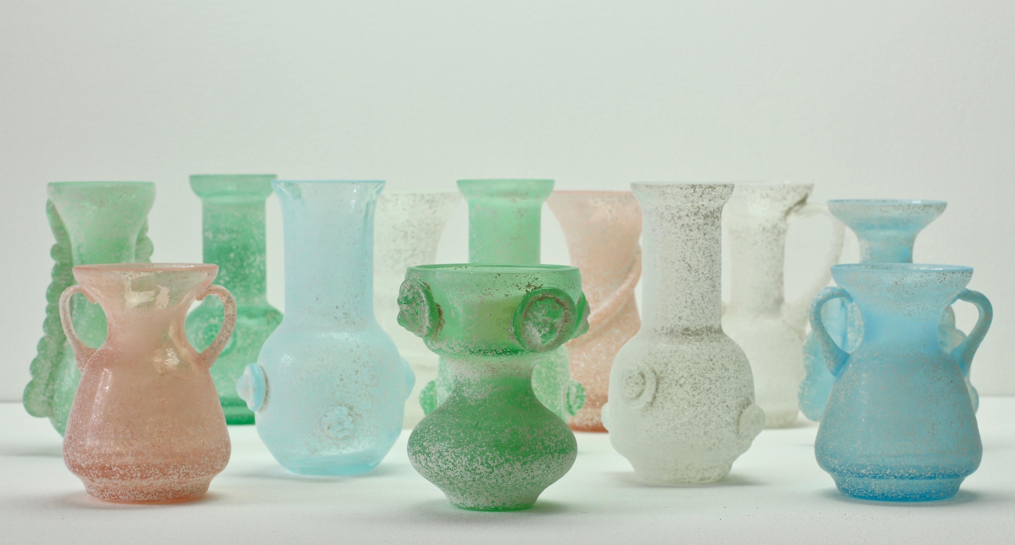 Wonderful collection / ensemble of 'a Scavo' colored / coloured glass vases and vessels by Vittorio Rigatierri, who took over from Marco Pinzoni as Artistic Director in 1971 until 1992 at Seguso Vetri d'Arte Murano, Italy. Elegant in form and