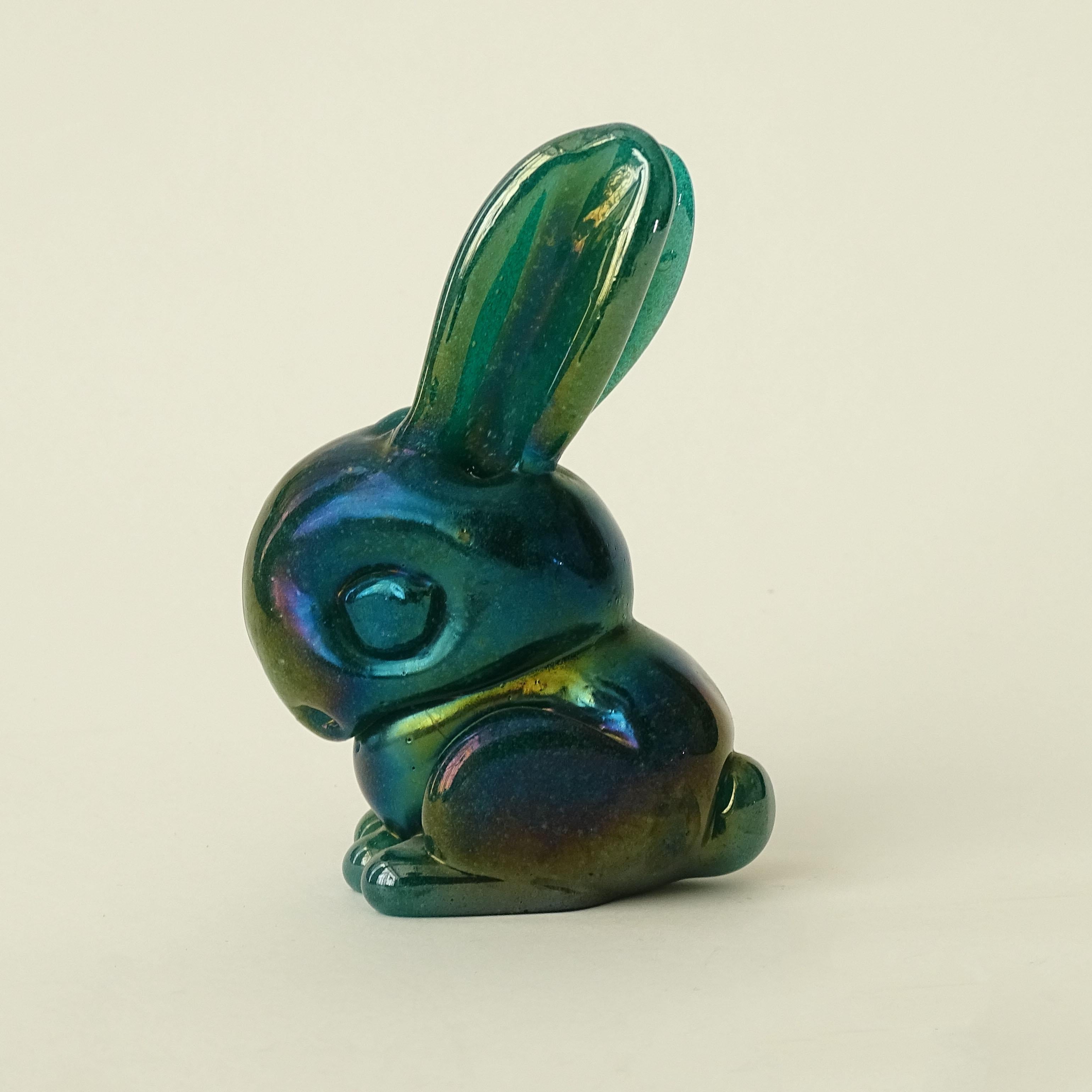 Splendido Coniglio in vetro di Murano di Seguso Vetri d'Arte del 1940, di colore verde iridescente.