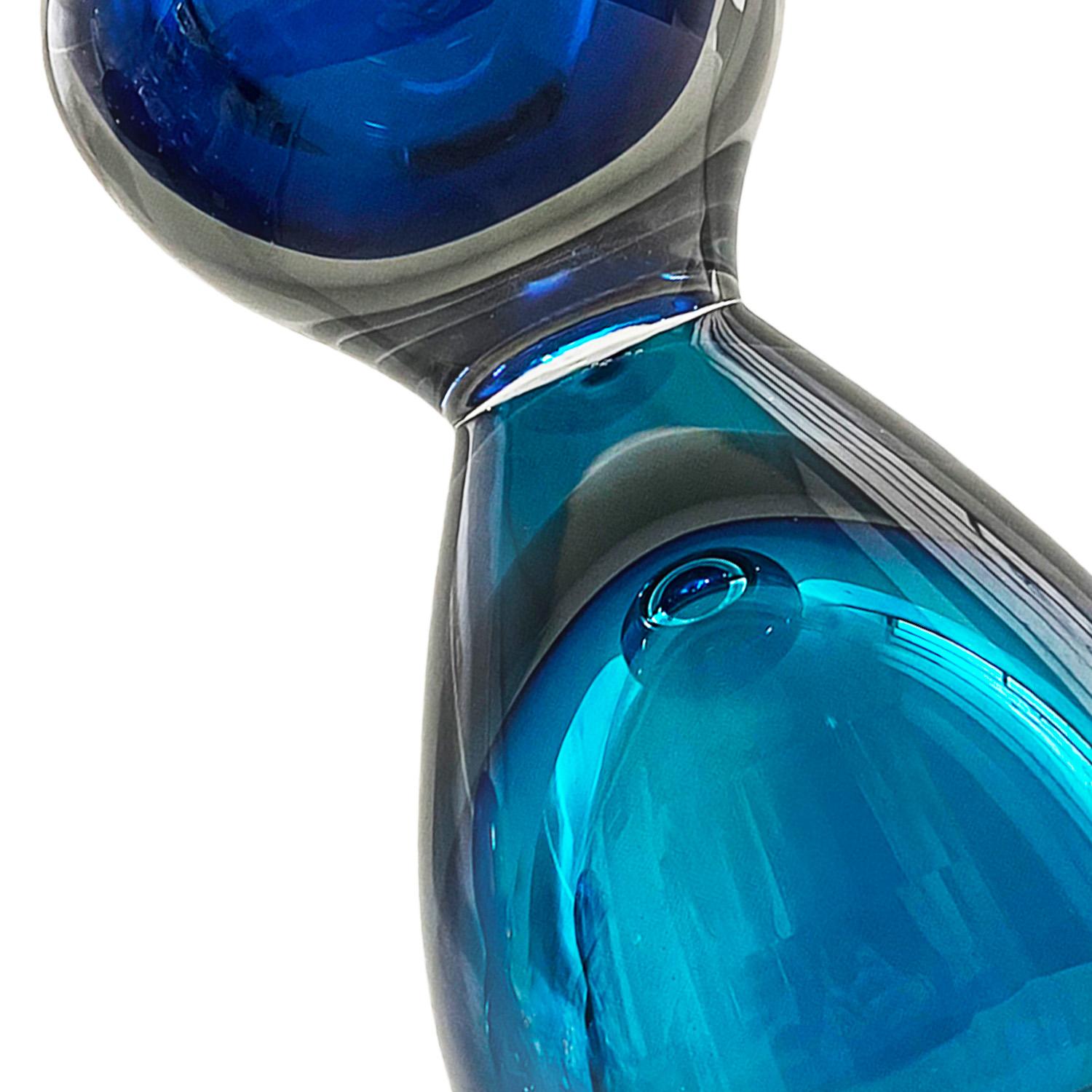 Lámpara de sobremesa de cristal de Murano Incalmo de Seguso Vetri d'Arte. Hecho a mano con vidrio soplado transparente, gris y aguamarina. El tallo tiene forma de reloj de arena y está hecho con la técnica Sommerso. Disponible con pantalla blanca o