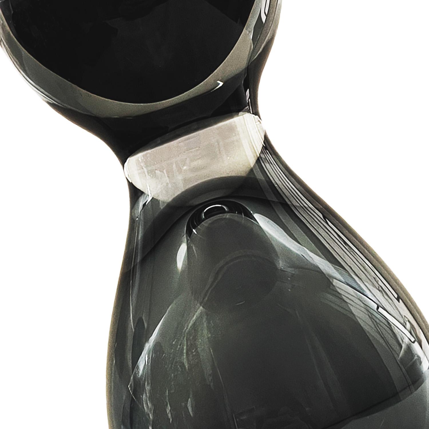 Lámpara de sobremesa de cristal de Murano Incalmo de Seguso Vetri d'Arte. Hecho a mano con vidrio soplado transparente, gris y negro. El tallo tiene forma de reloj de arena y está hecho con la técnica Sommerso. Disponible con pantalla blanca o negra