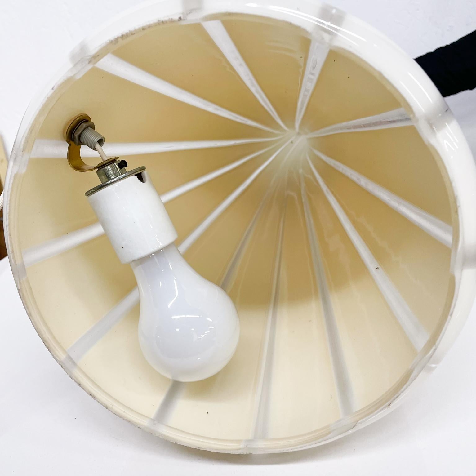 Seguso Vetri d'Arte Milky White Swirled Murano Glass Table Lamp, Italy, 1960s For Sale 2