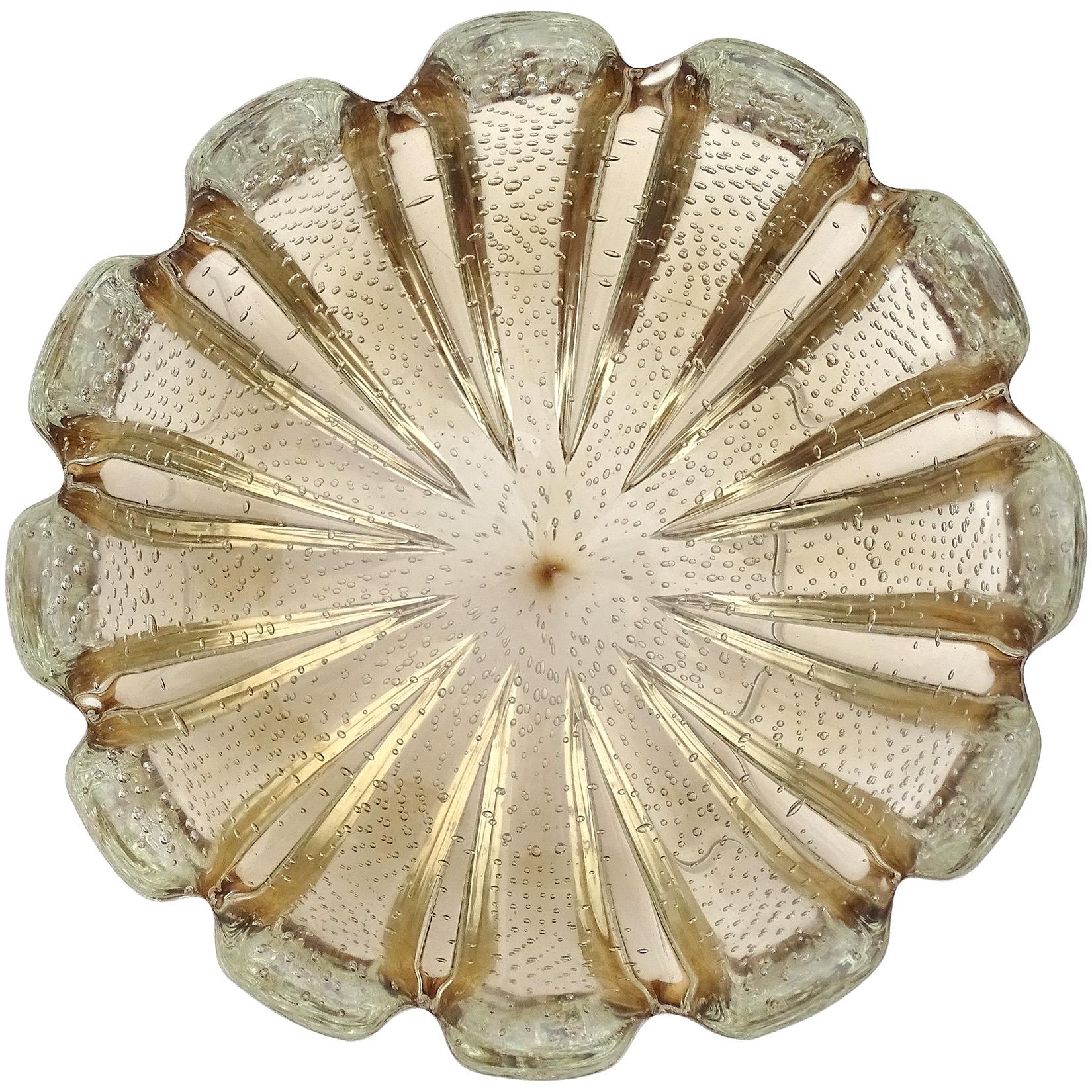 Priced per item (2 available as shown). Beautiful vintage Murano hand blown Sommerso champagne color and controlled bubbles Italian art glass bowl. Documented to designers Flavio Poli and Archimede Seguso for Seguso Vetri d'Arte, circa 1939, model