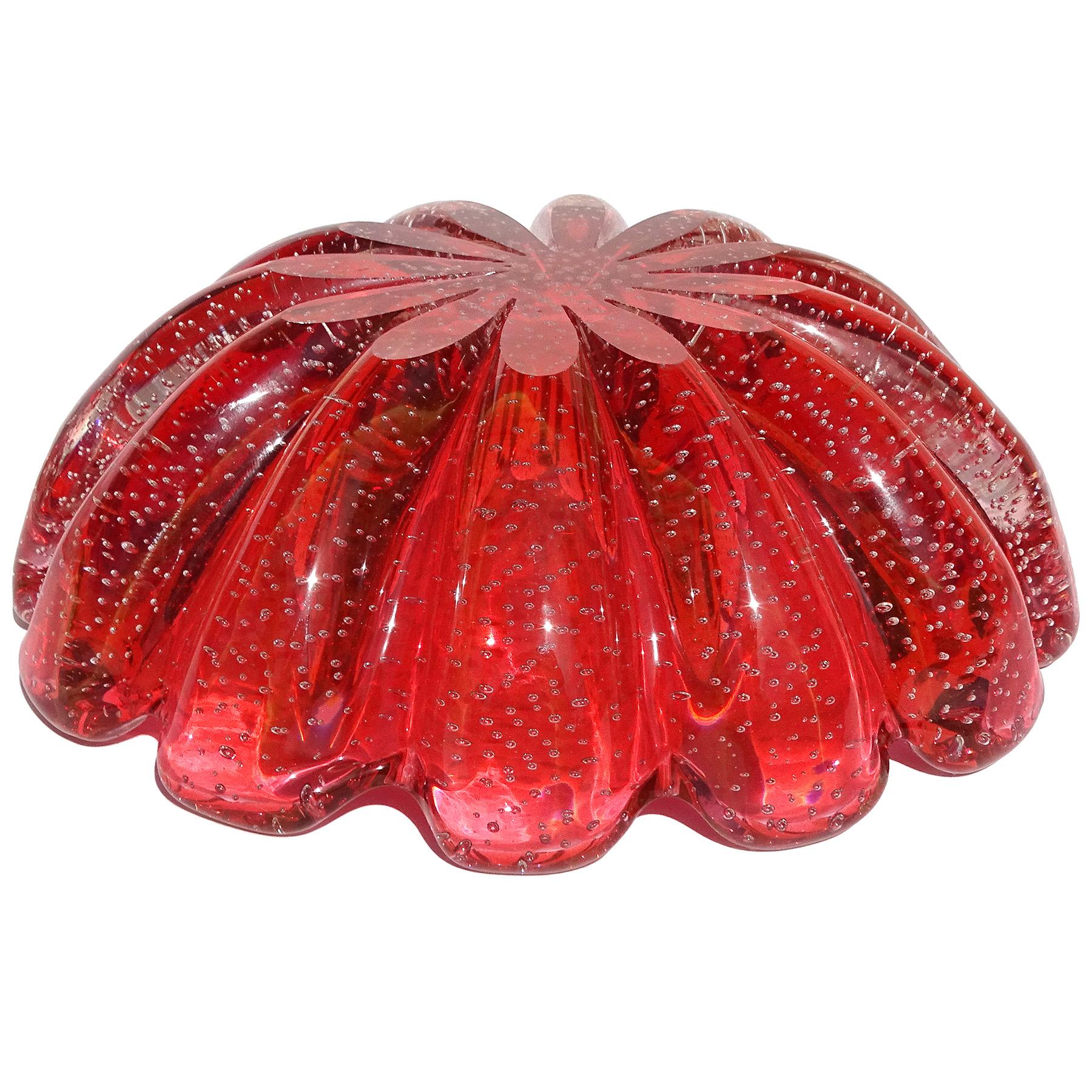 Seguso Vetri d'Arte Murano Cranberry Red Sommerso Bubbles Ciotola in vetro artistico italiano In condizioni buone in vendita a Kissimmee, FL