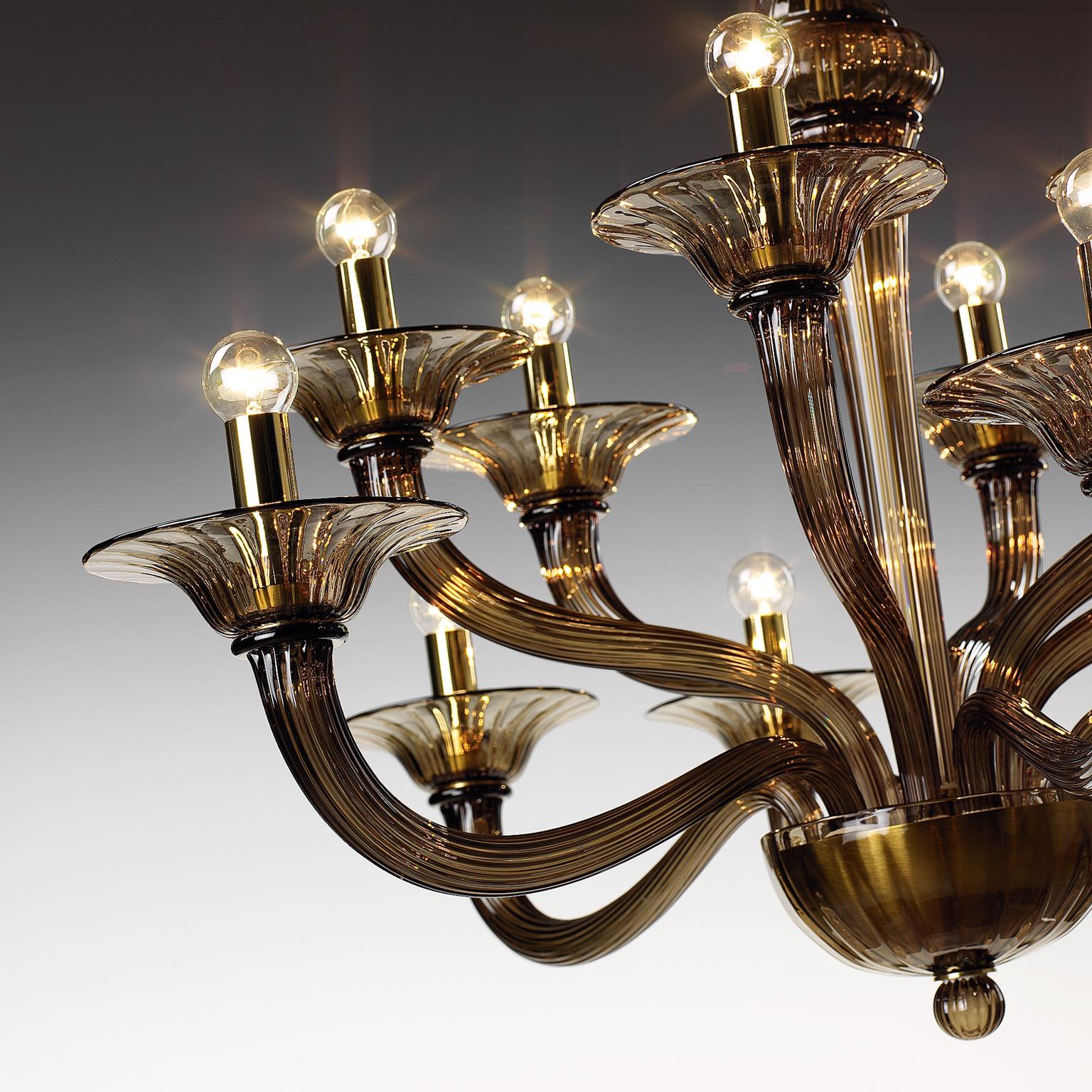 Spica Murano glass chandelier by Seguso Vetri d'Arte. Handmade, blown Murano glass chandelier in translucent brown color with 12 arms/lights.
Chain and canopy are included to extend the height.
This is a showroom sample and the price is reduced