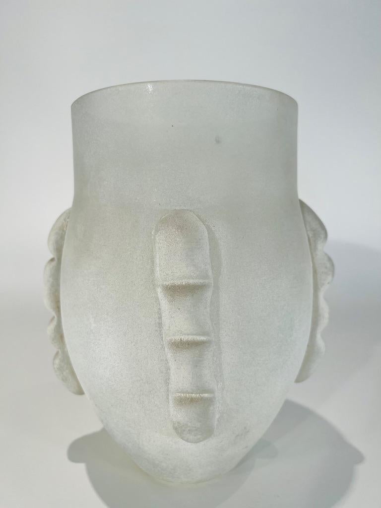 Increíble jarrón blanco Seguso Vetri dArte de cristal de Murano de circa 1950 con vidrio aplicado.