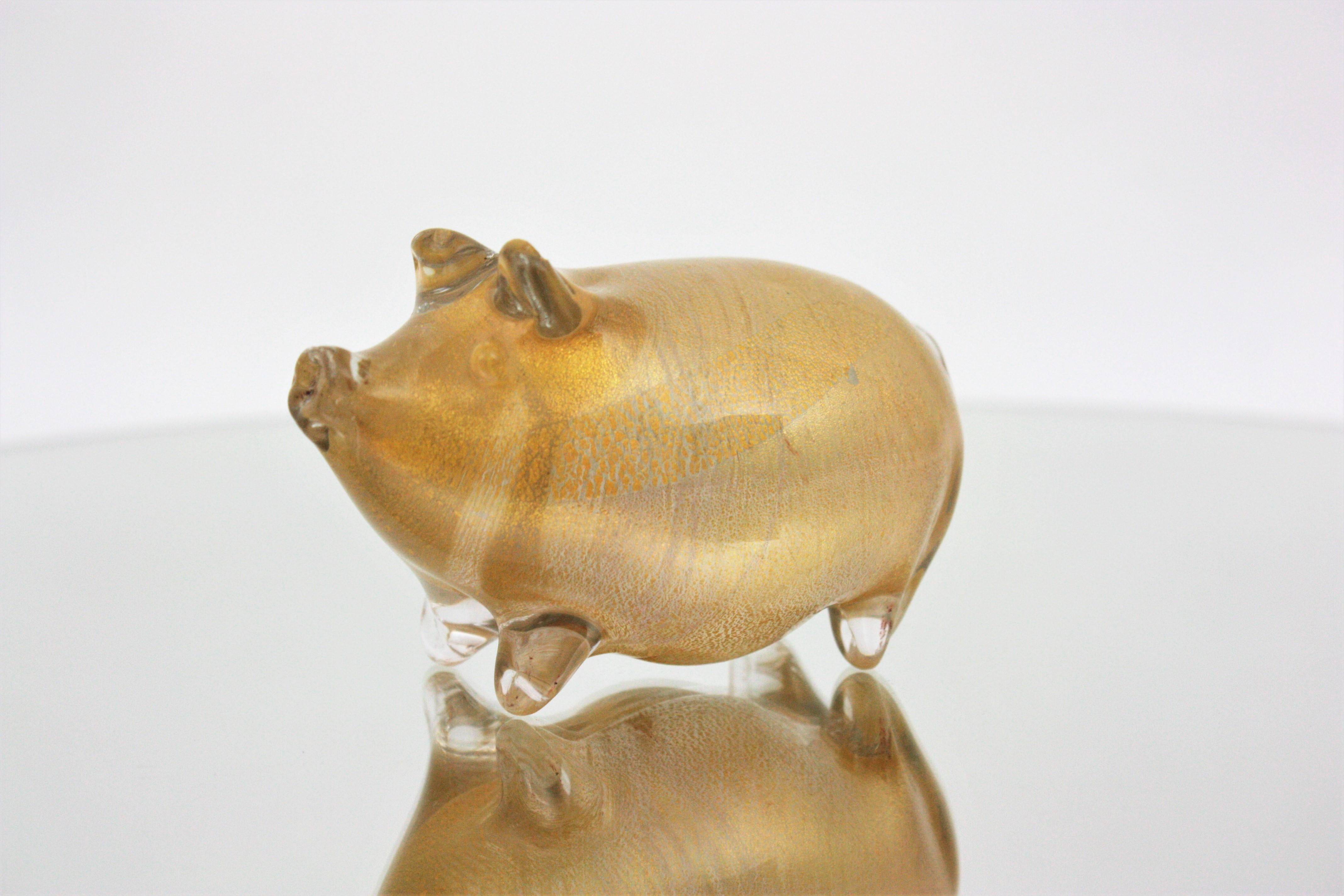 Eye-catching Gold Flecked Clear Murano Art Glass Little Pig Figure. Seguso Vetri d'Arte, Italy, 1950s.
This pig figurine sculpture is handcrafted in clear glass with Aventurine gold flecks inclussions thorough.
Interesting for collectors and