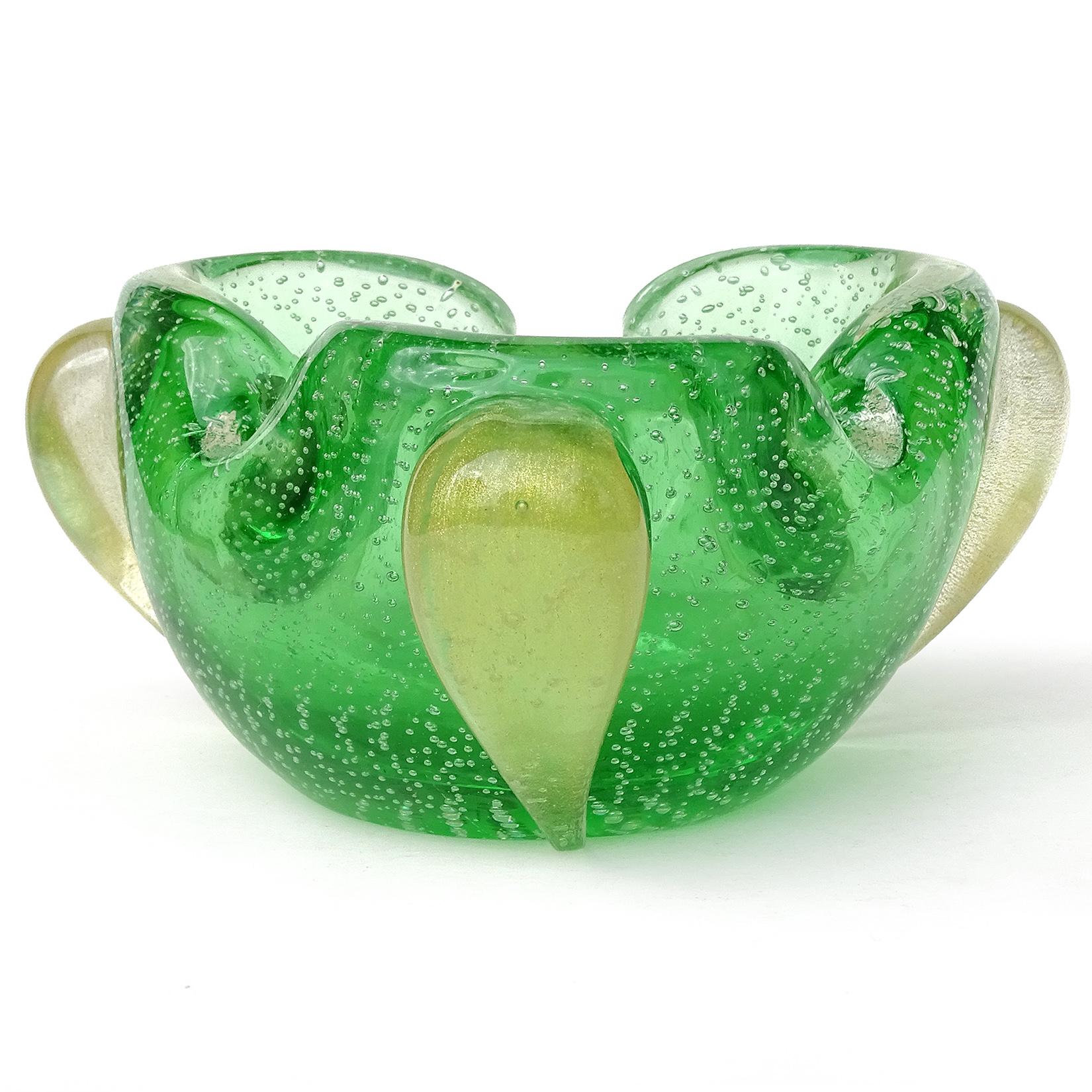 Beautiful Murano handblown Sommerso green, gold flecks and controlled bubbles Italian art glass bowl / ashtray. Documented to designer Flavio Poli and Archimede Seguso for Seguso Vetri d'Arte, circa 1930-1940s. Created in the 