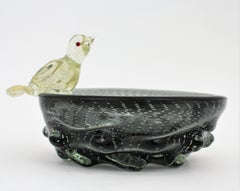 Seguso Vetri d'Arte Centro de mesa / cuenco de cristal de Murano gris plateado con motas doradas para pájaros