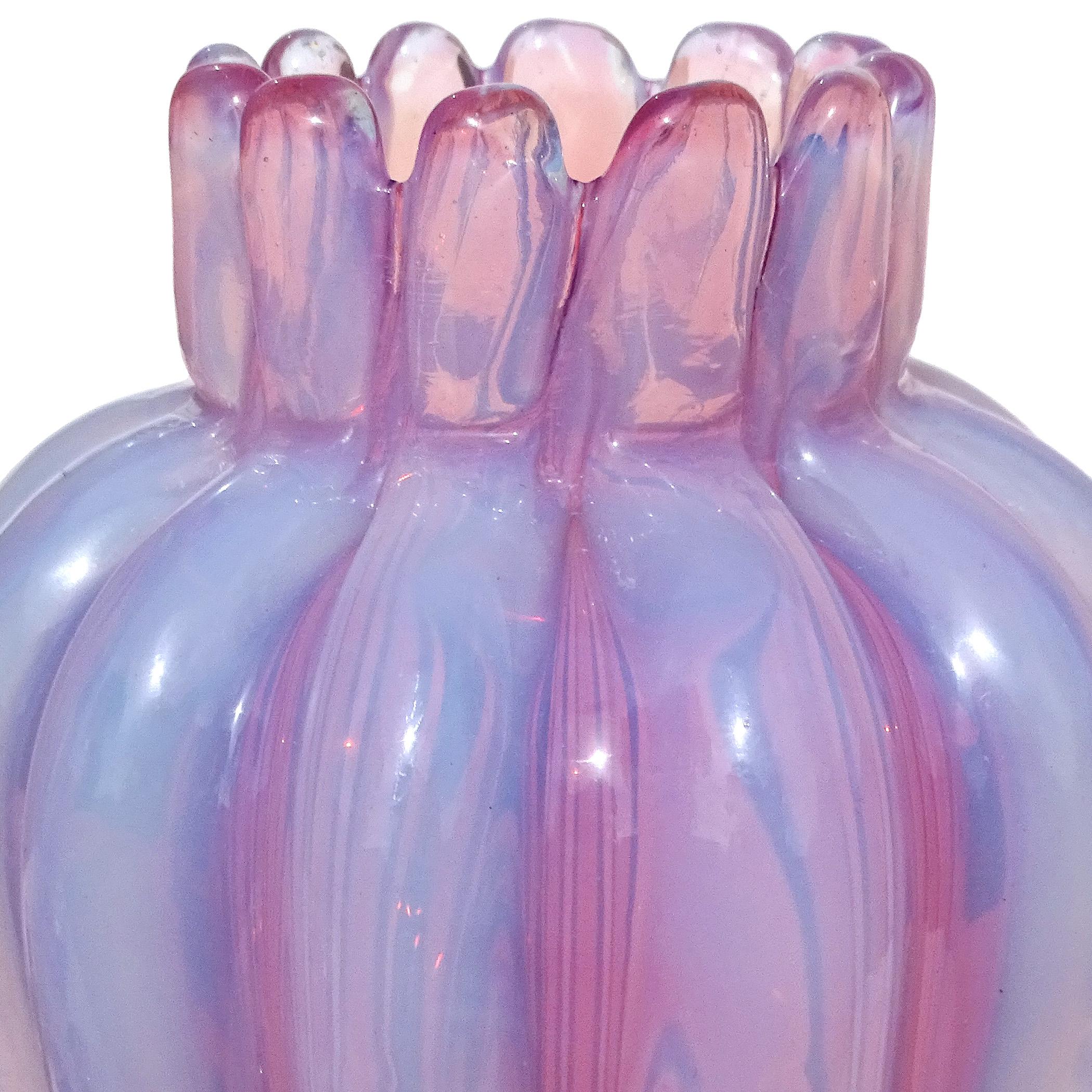 Fatto a mano Seguso Vetri d'Arte Murano rosa opale in vetro artistico a coste con boccioli di fiori in vendita
