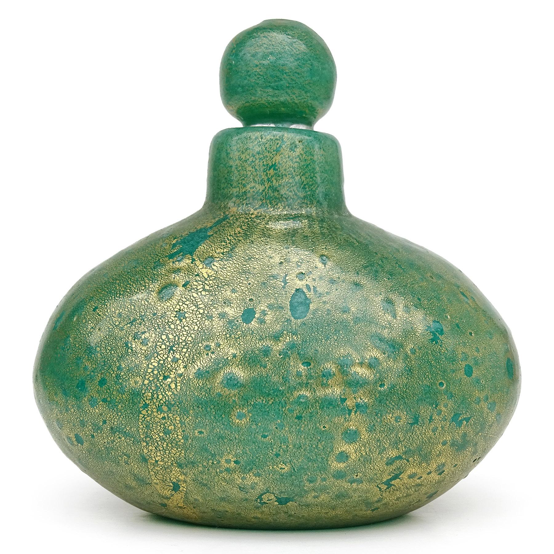 Mid-Century Modern Seguso Vetri d'Arte Murano Pulegoso Green Gold Italian Art Glass Perfume Bottle For Sale