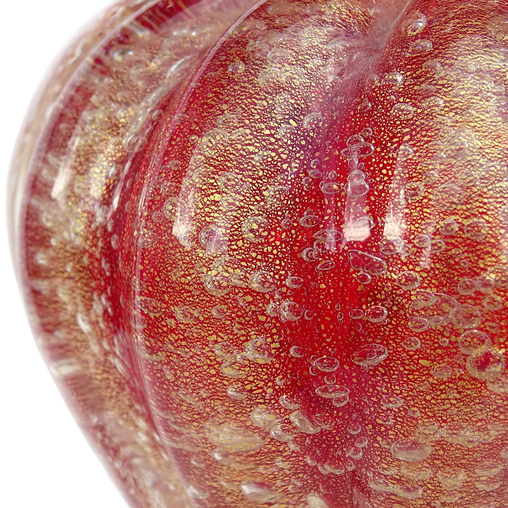 Seguso Vetri d'Arte Jarrón para capullos de flor acanalada de cristal artístico italiano de Murano rojo dorado Italiano en venta