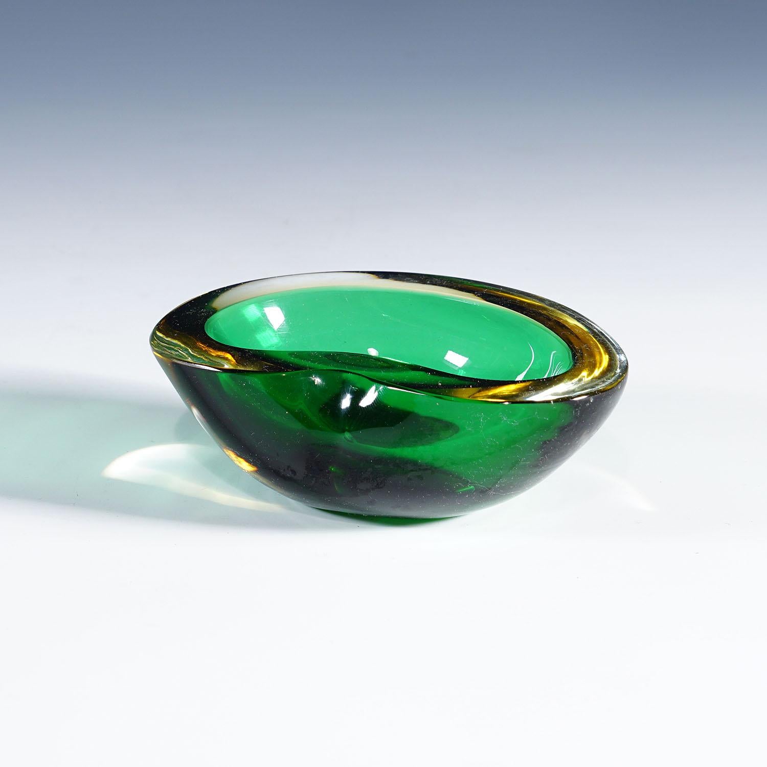 Mid-Century moderno Seguso Vetri d'Arte Murano Glass Sommerso Bowl 1960s in vendita
