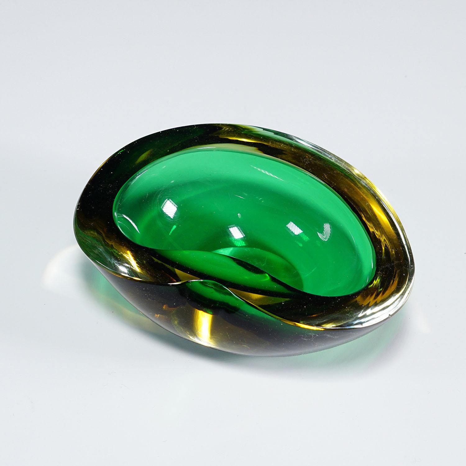 Seguso Vetri d'Arte Murano Glass Sommerso Bowl 1960s In condizioni buone in vendita a Berghuelen, DE