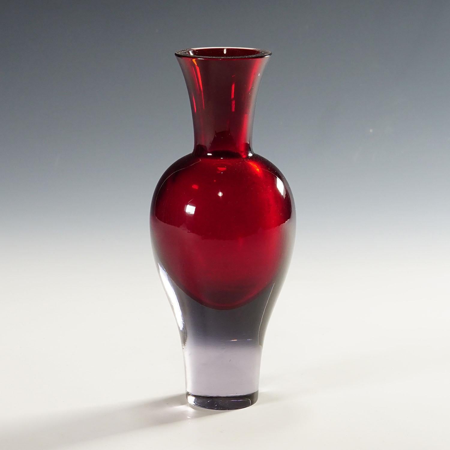 Mid-Century Modern Seguso Vetri d'Arte Murano Sommerso Glass Vase, 1960s For Sale