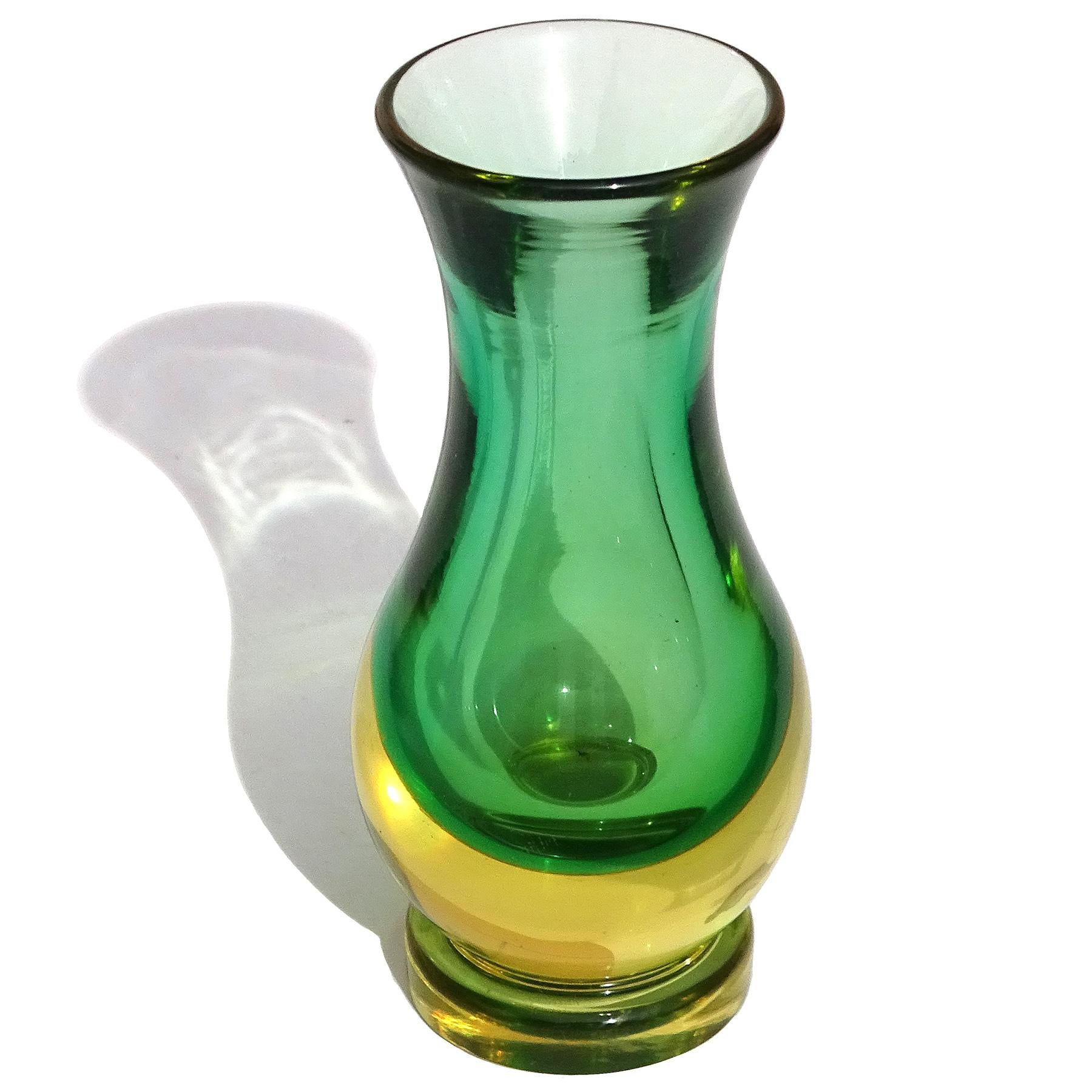 Beautiful vintage Murano hand blown Sommerso yellow green Italian art glass bud flower vase. Attributed to designers Mario Pinzoni, Flavio Poli for the Seguso Vetri d'Arte company, circa late 1960s. Similars are published in the company book (see