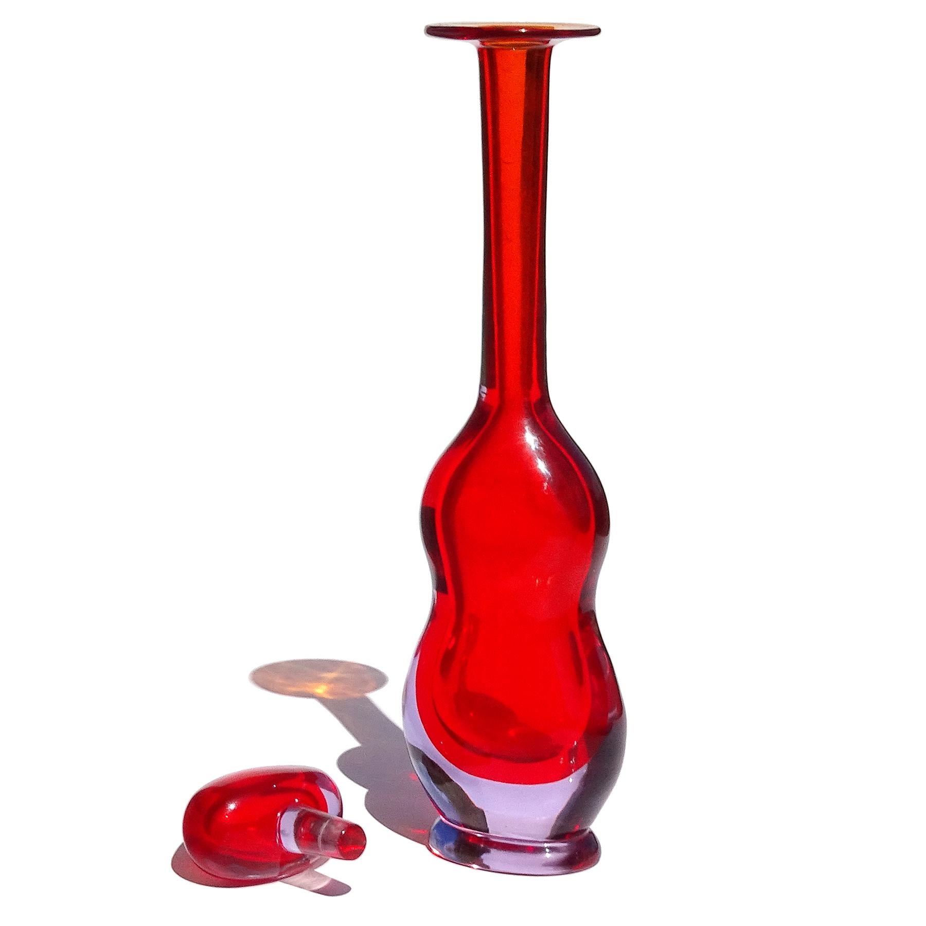Beautiful and tall, vintage Murano hand blown Sommerso lavender purple and bright red Italian art glass vanity perfume bottle. Attributed to the Seguso Vetri d'Arte Company. Similar ones are shown on the Seguso Vetri D' Arte archives and book (see