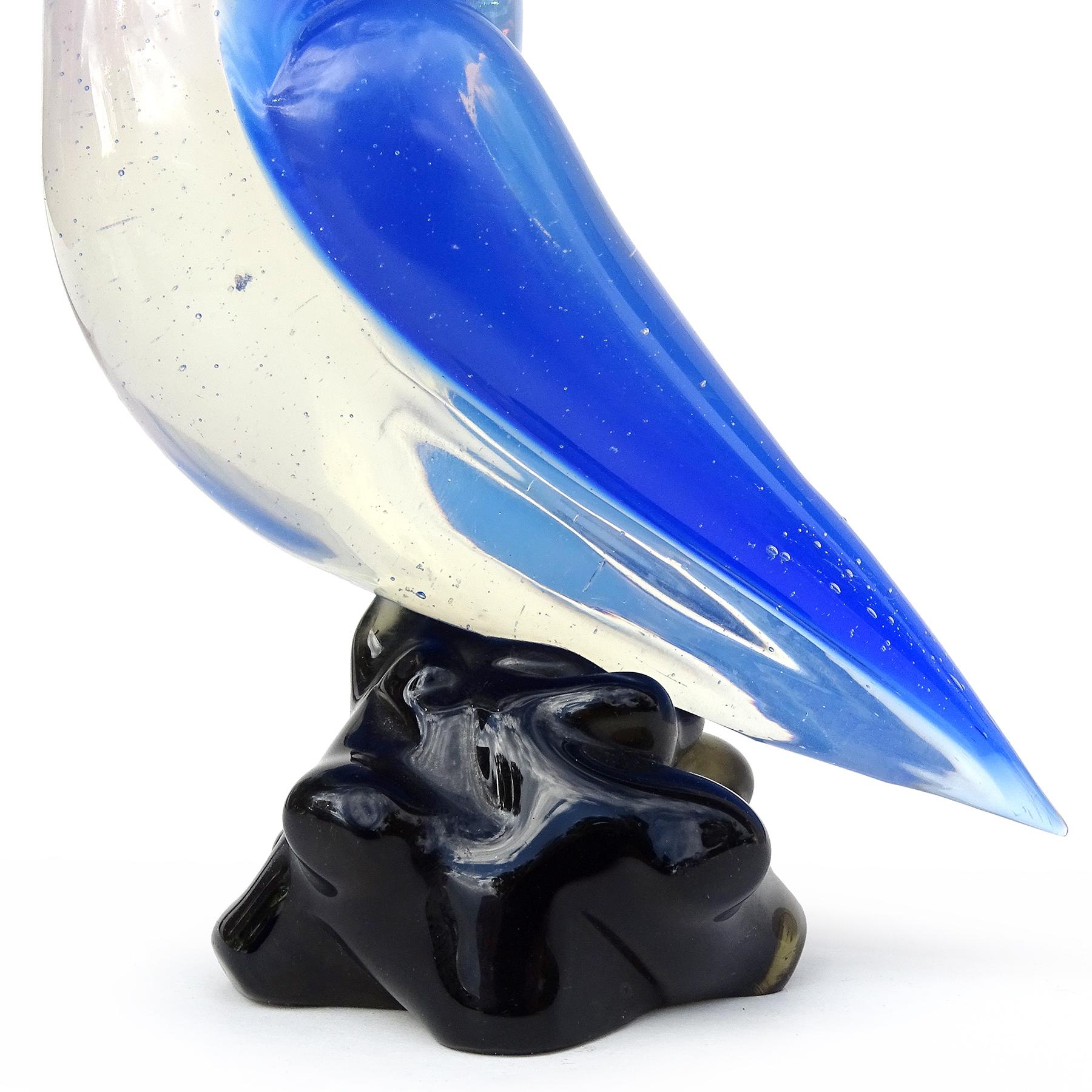 Mid-Century Modern Seguso Vetri d'Arte Murano Vintage Blue Opal White Italian Art Glass Bird Figure For Sale