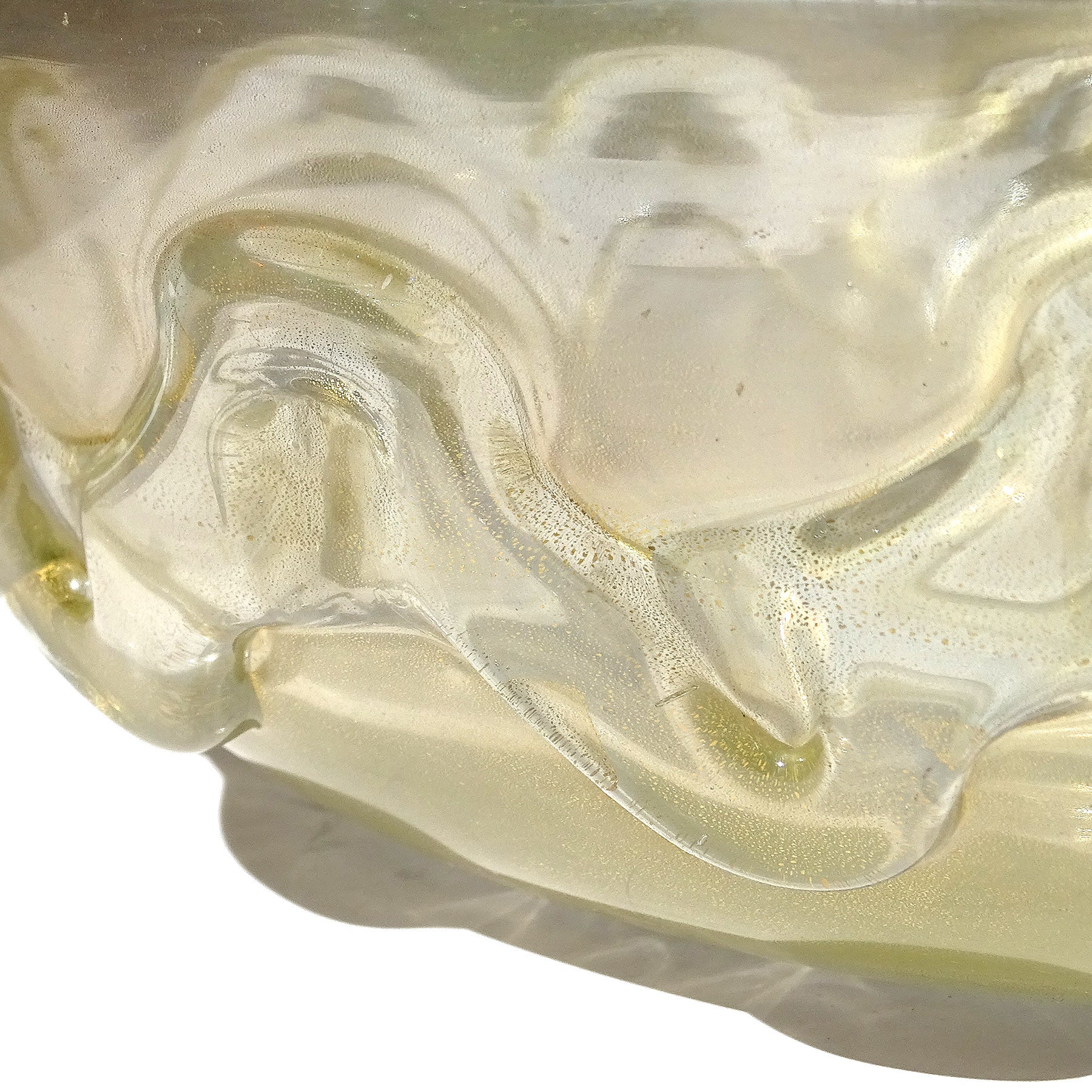 Seguso Vetri d'Arte Cuenco de vidrio artístico italiano iridiscente con motas doradas de Murano Poli Italiano en venta