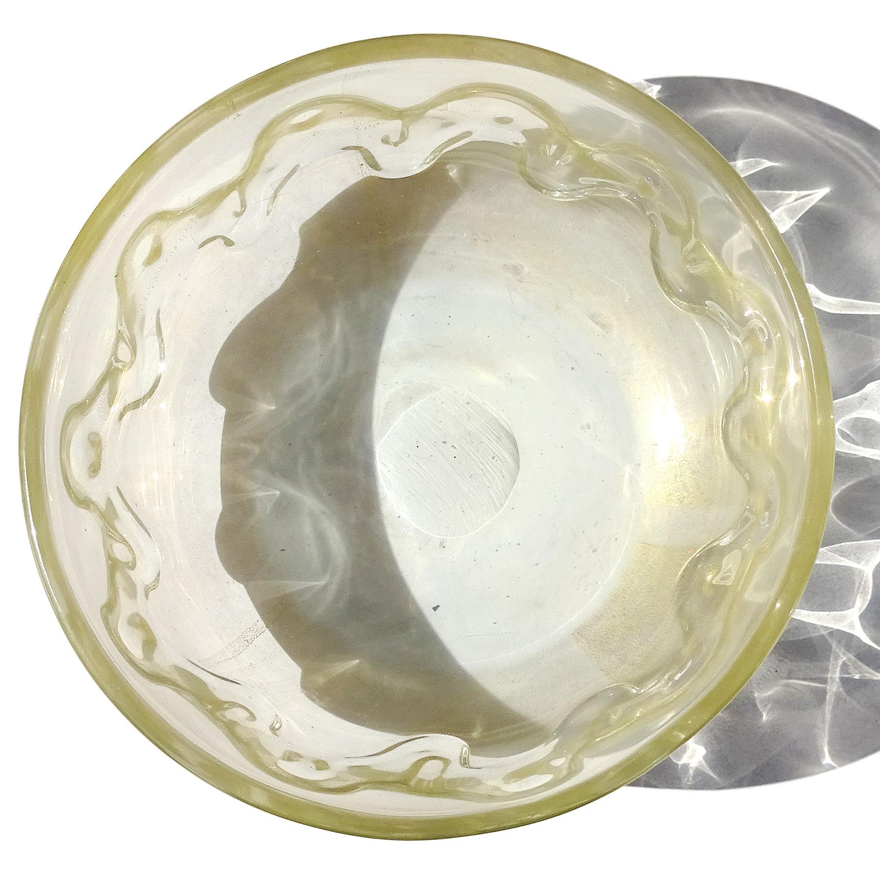 Seguso Vetri d'Arte Cuenco de vidrio artístico italiano iridiscente con motas doradas de Murano Poli siglo XX en venta