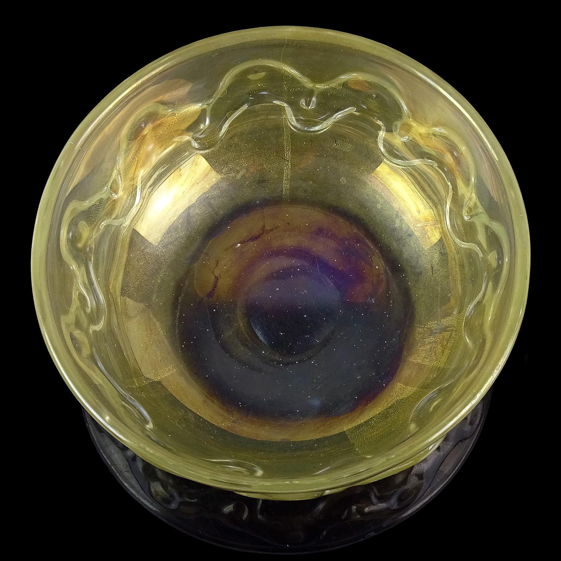 Seguso Vetri d'Arte Cuenco de vidrio artístico italiano iridiscente con motas doradas de Murano Poli Vidrio en venta