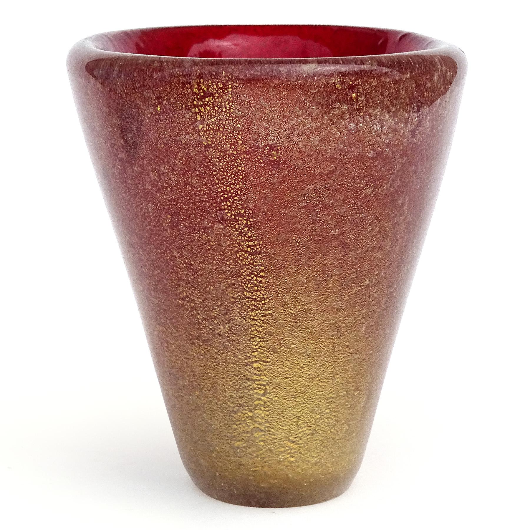 Seguso Vetri d'Arte Poli Murano Red Gold Flecks Italian Art Deco Glass Vase In Good Condition In Kissimmee, FL