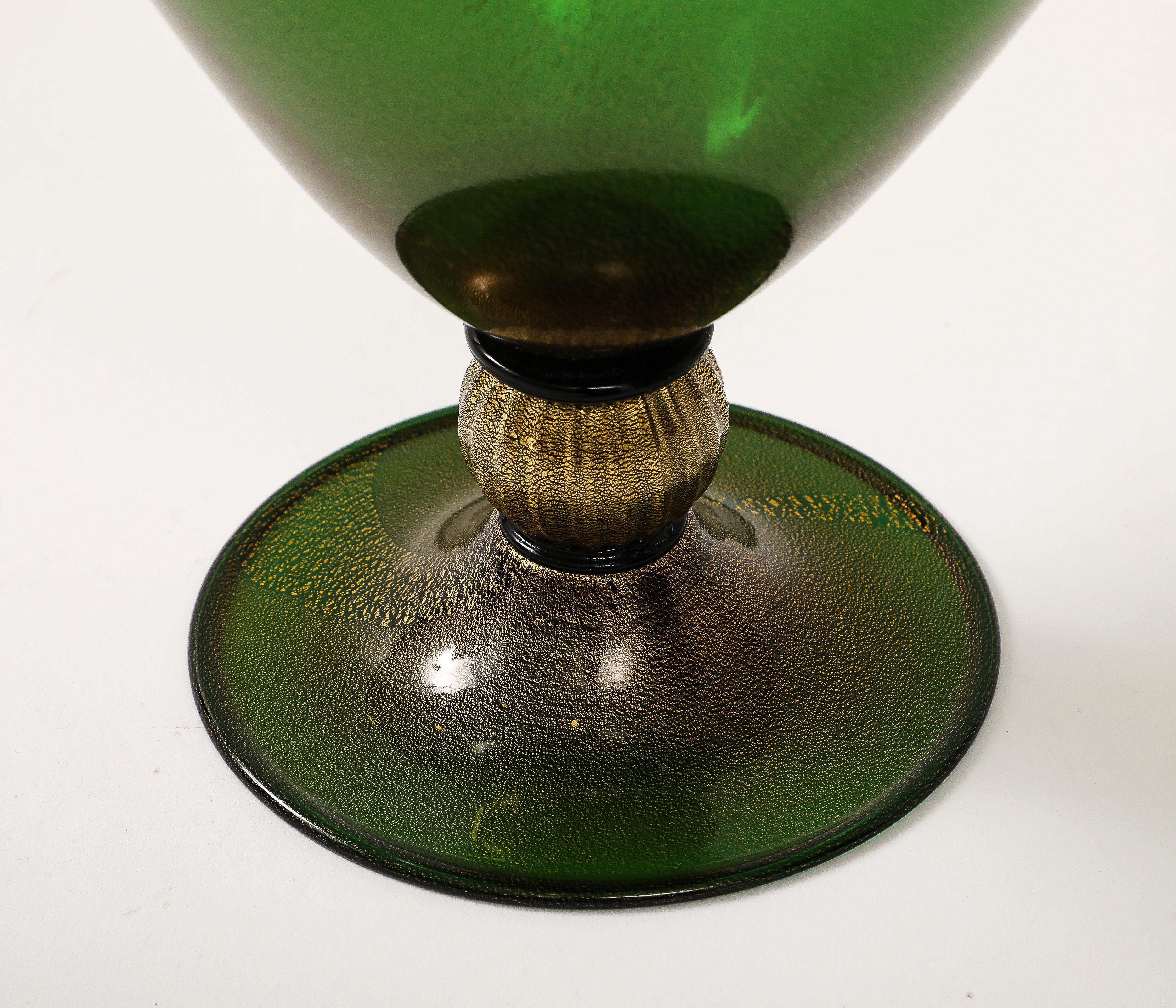 Seguso vetri d'arte Rare Veronese Vase in Green with Gold Inclusions For Sale 7