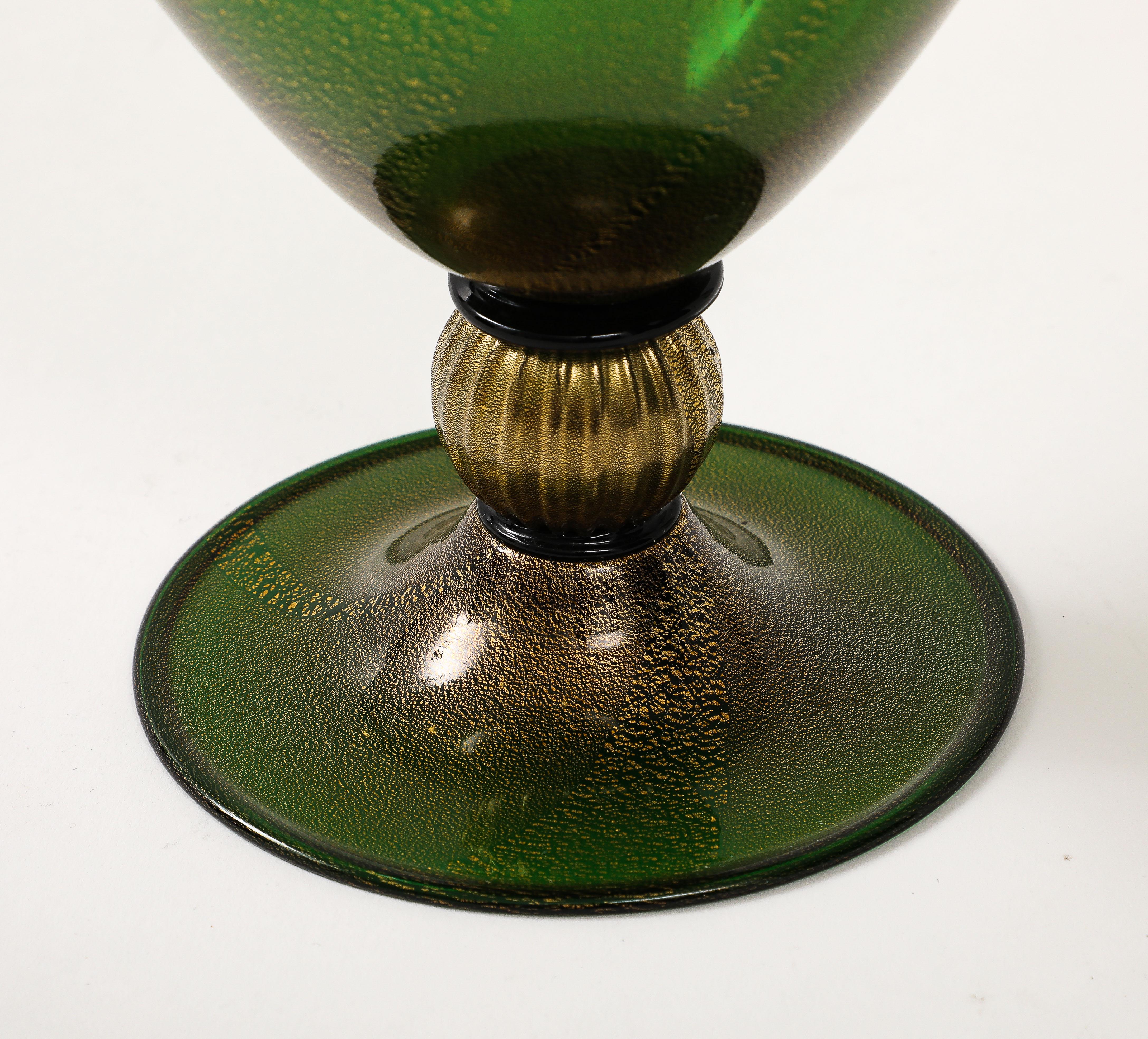 Seguso vetri d'arte Rare Veronese Vase in Green with Gold Inclusions For Sale 9