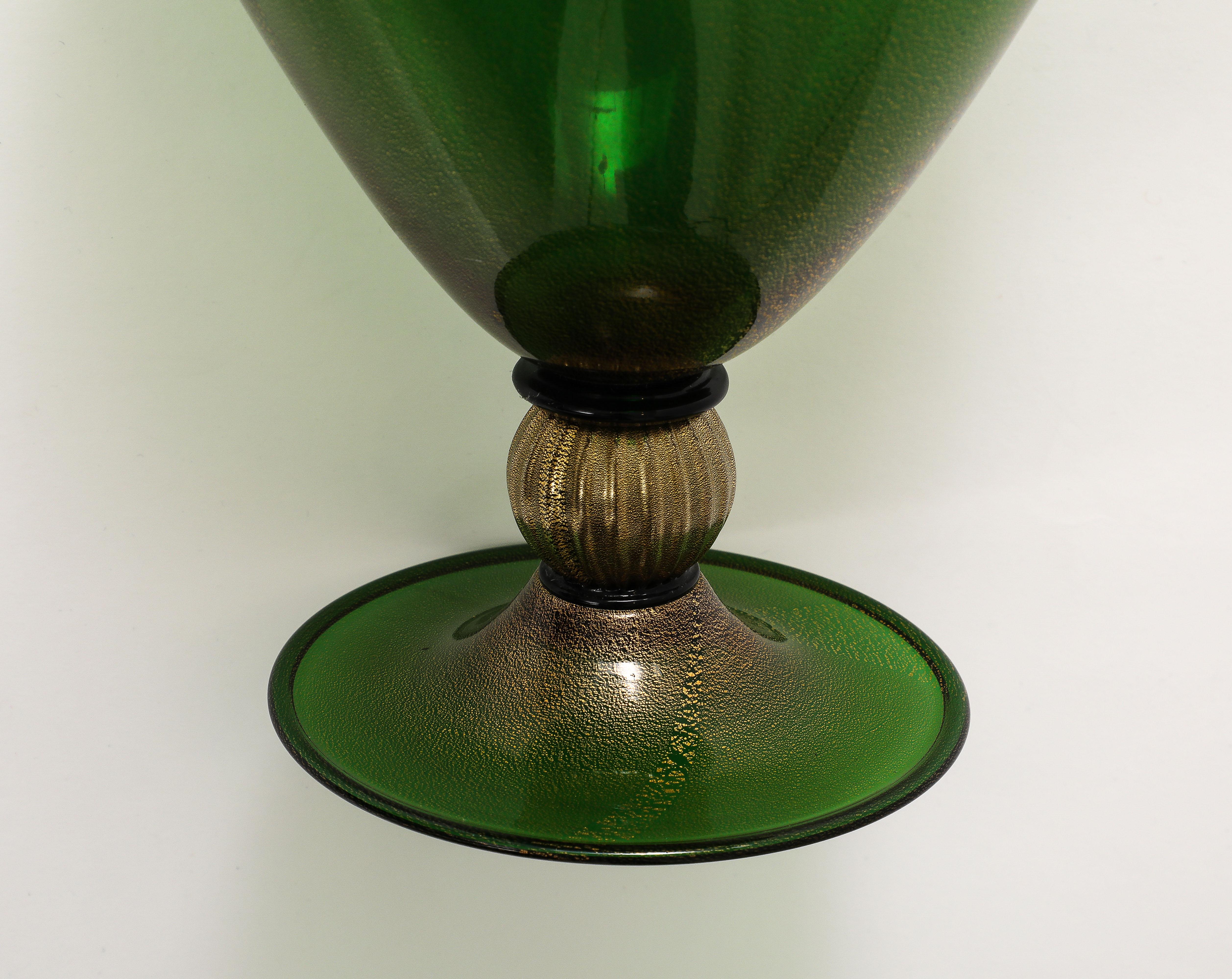 Seguso vetri d'arte Rare Veronese Vase in Green with Gold Inclusions For Sale 10