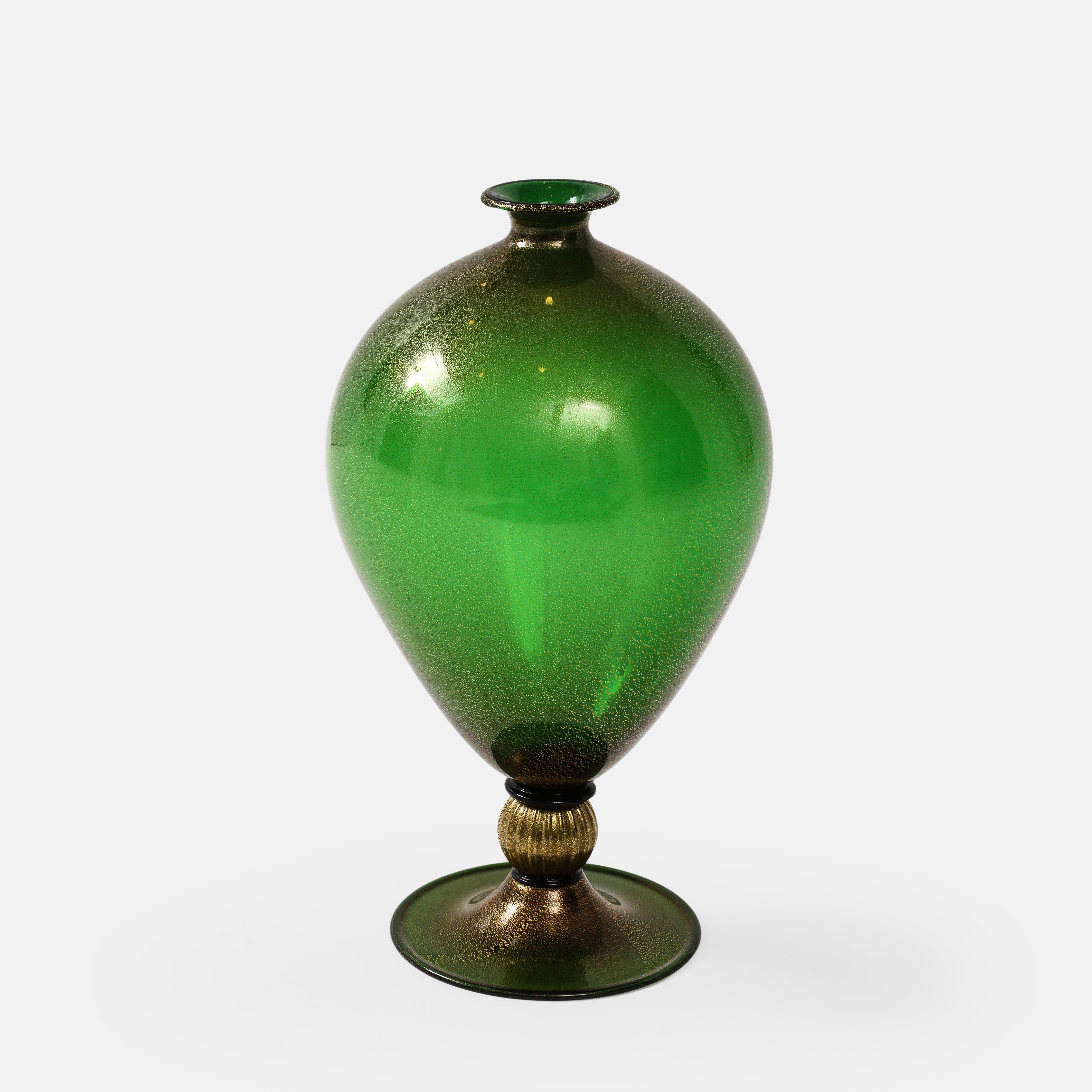 Italian Seguso vetri d'arte Rare Veronese Vase in Green with Gold Inclusions For Sale