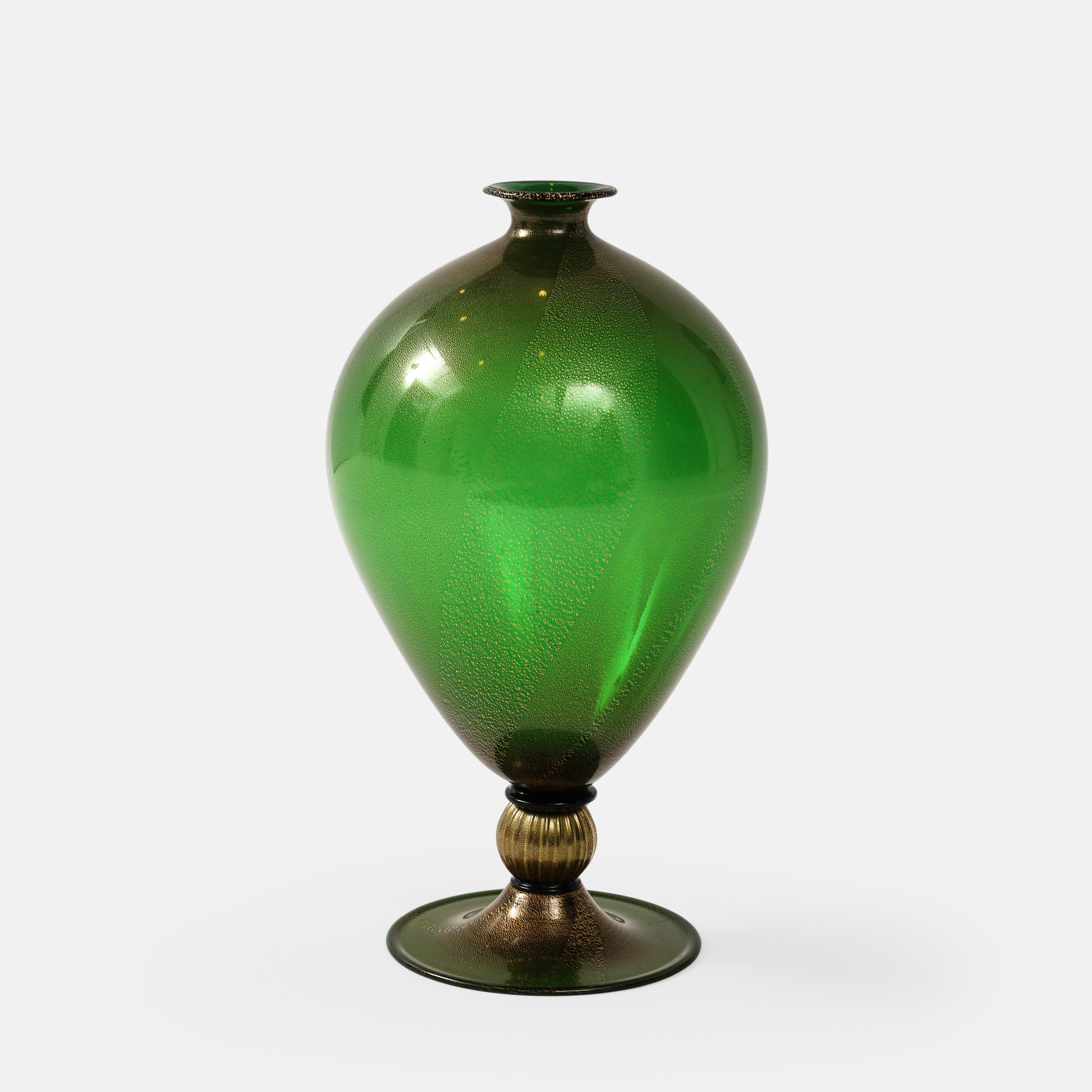 Seguso vetri d'arte Rare Veronese Vase in Green with Gold Inclusions In Good Condition For Sale In New York, NY