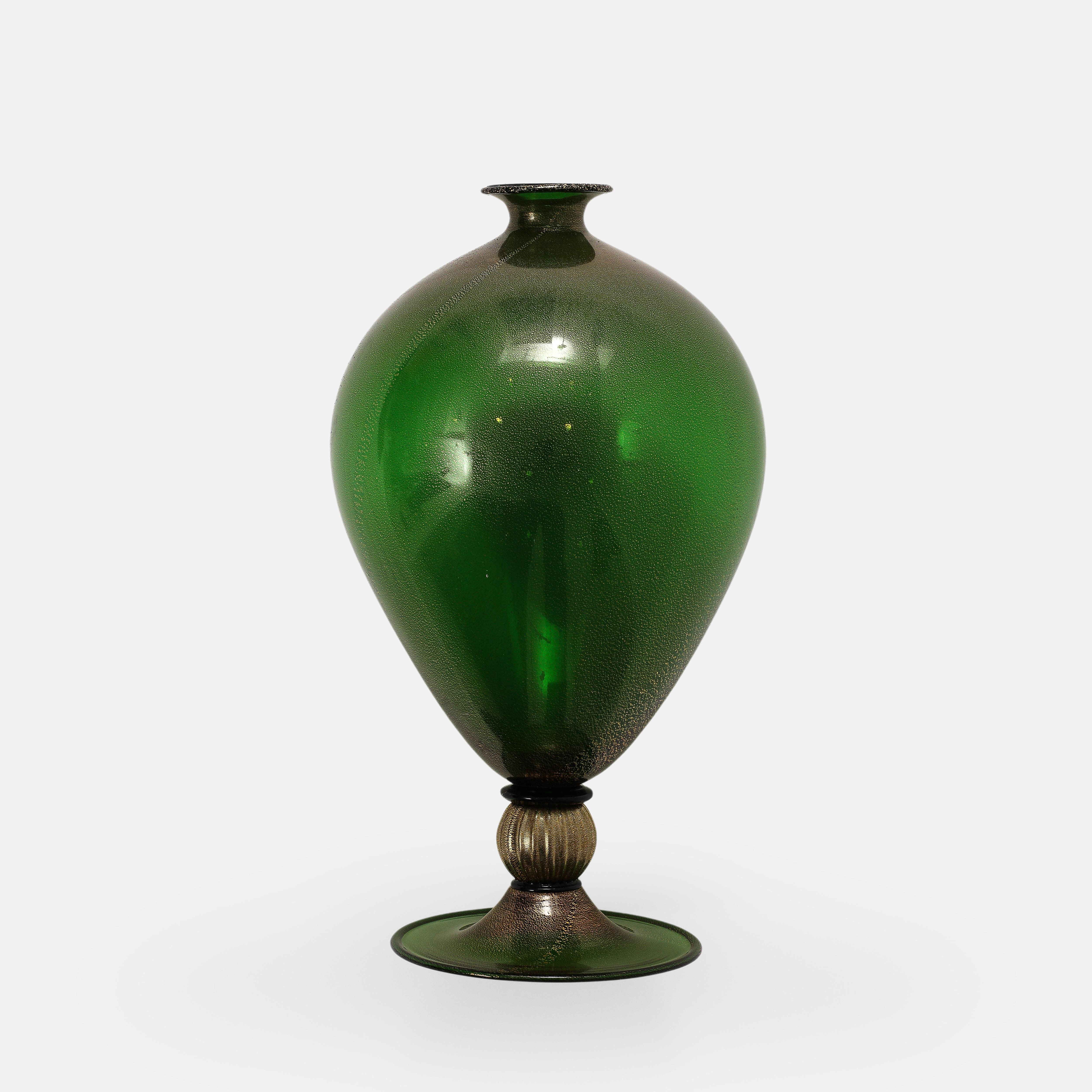 Mid-20th Century Seguso vetri d'arte Rare Veronese Vase in Green with Gold Inclusions For Sale