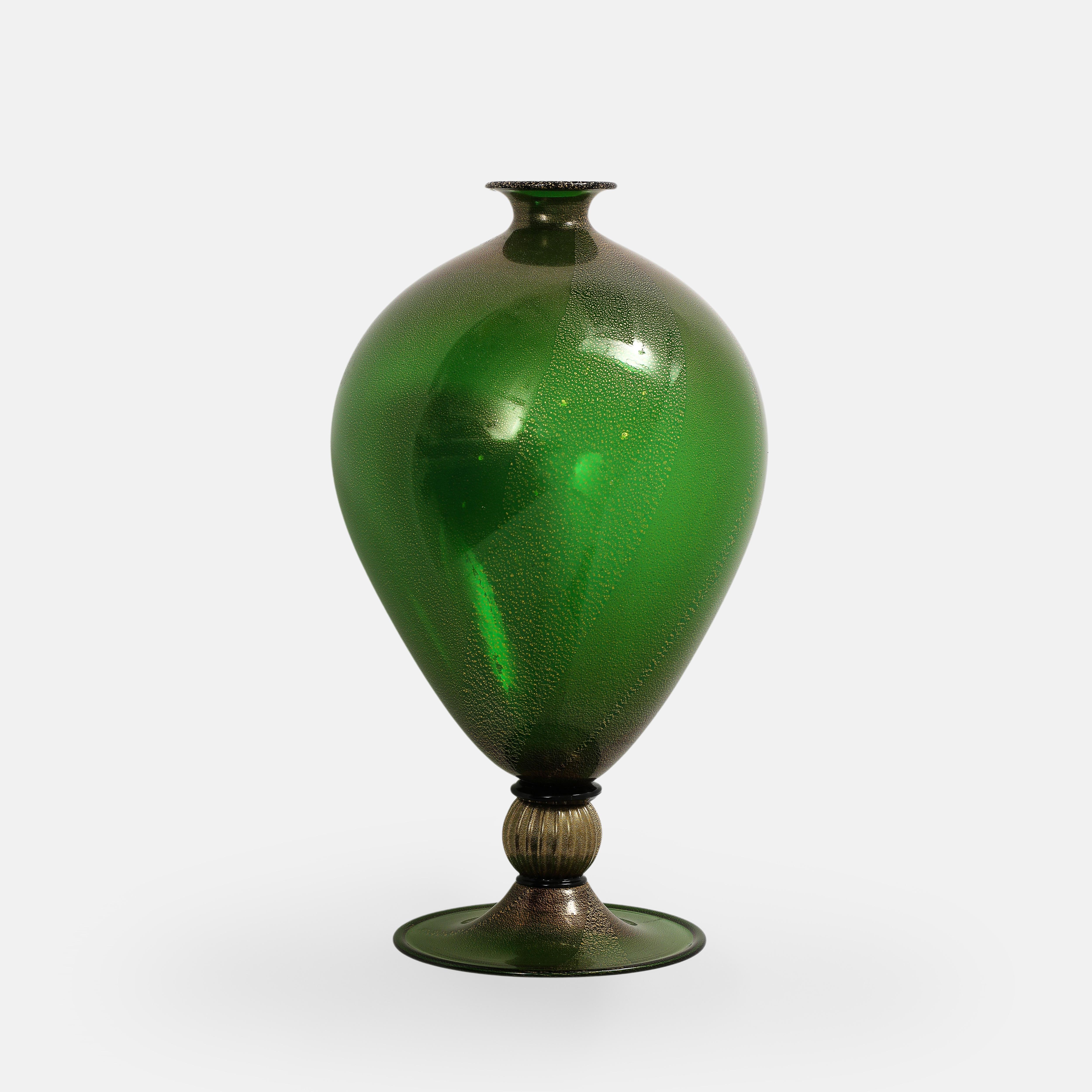 Seguso vetri d'arte Rare Veronese Vase in Green with Gold Inclusions For Sale 2