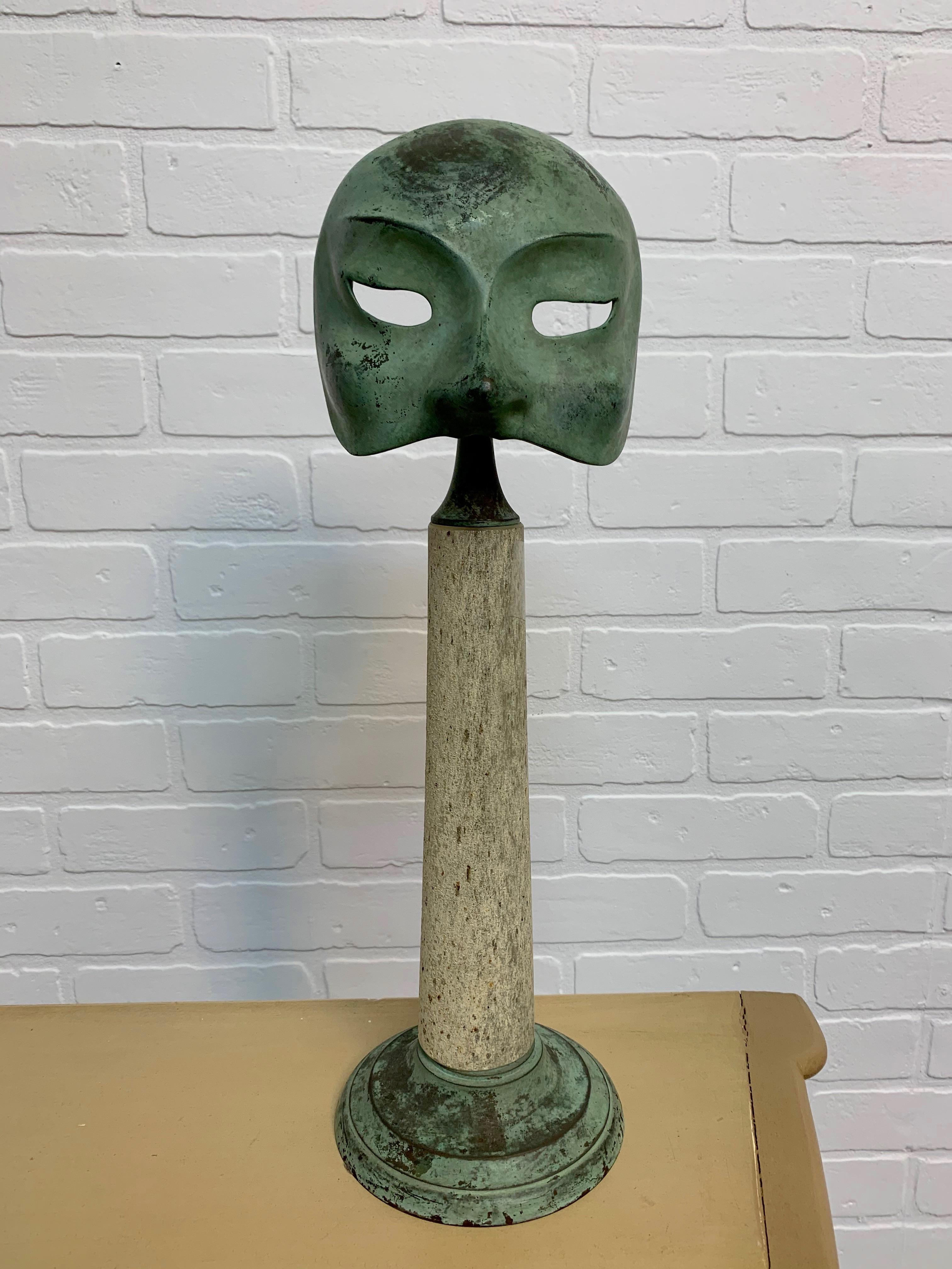 Theater mask table lamp designed by Elin Raaberg Nielsen for Seguso Vetri d’Arte from the “Le Maschere” series. All pieces were crafted during the 1970s in Murano, Italy in antique patinated bronze.

 
 