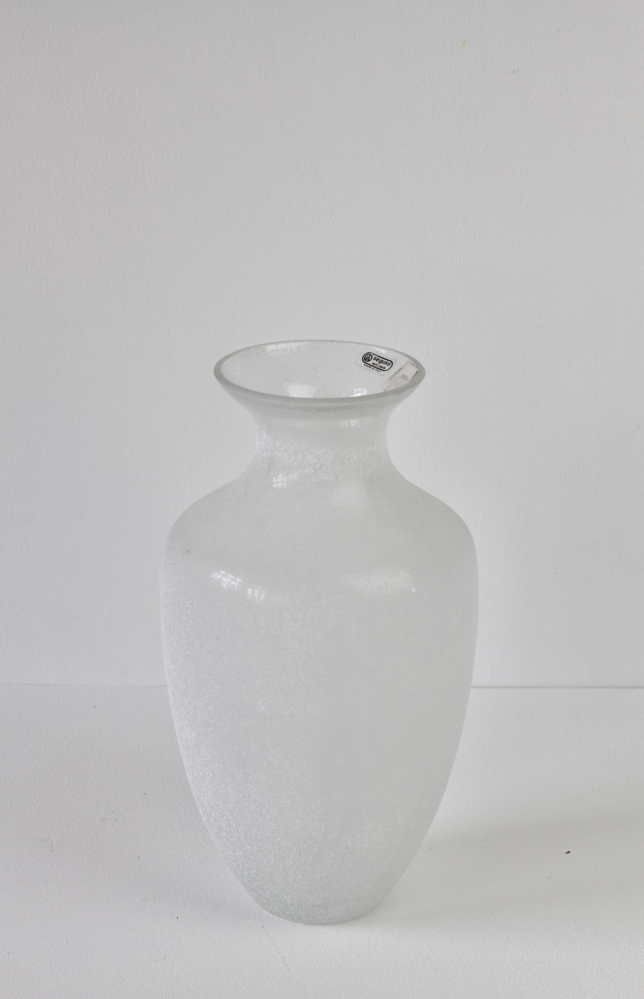 Mid-Century Modern Seguso Vetri d'Arte Tall Vintage Elegant White 'a Scavo' Murano Glass Vase Italy