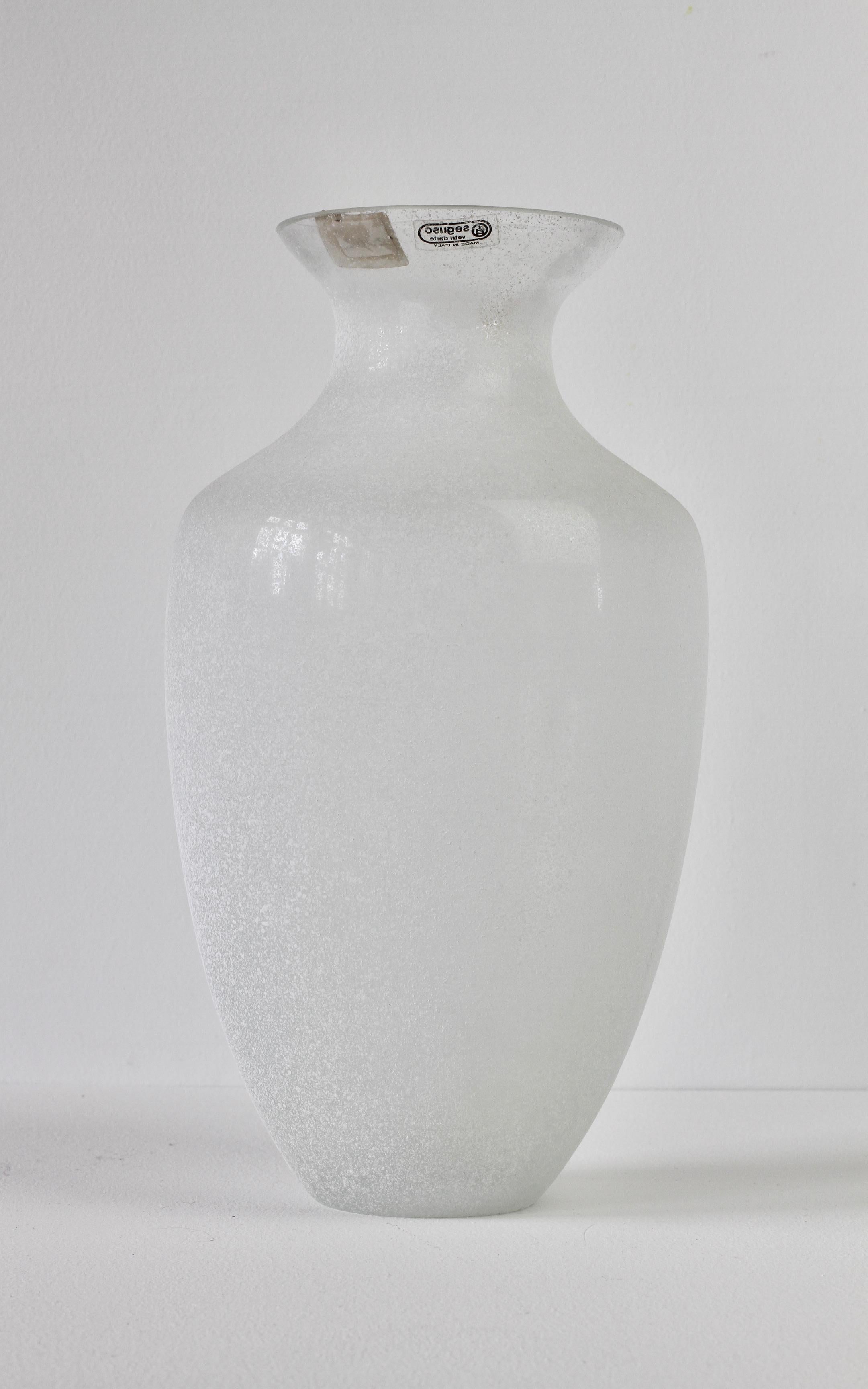 Blown Glass Seguso Vetri d'Arte Tall Vintage Elegant White 'a Scavo' Murano Glass Vase Italy